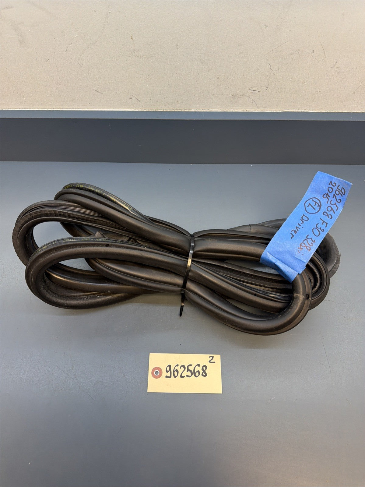 12-18 BMW 328i F30 FRONT LEFT OR RIGHT DOOR WEATHERSTRIP SEAL 7258312