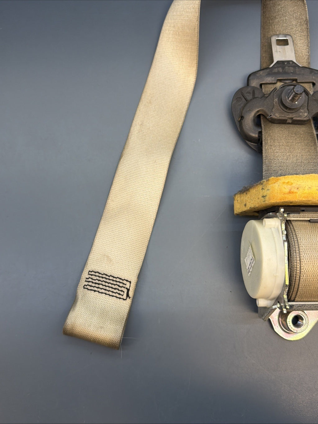 08-13 BMW E92 E93 M3 OEM Coupe Front Left Seat Belt Retractor BEIGE 34023561
