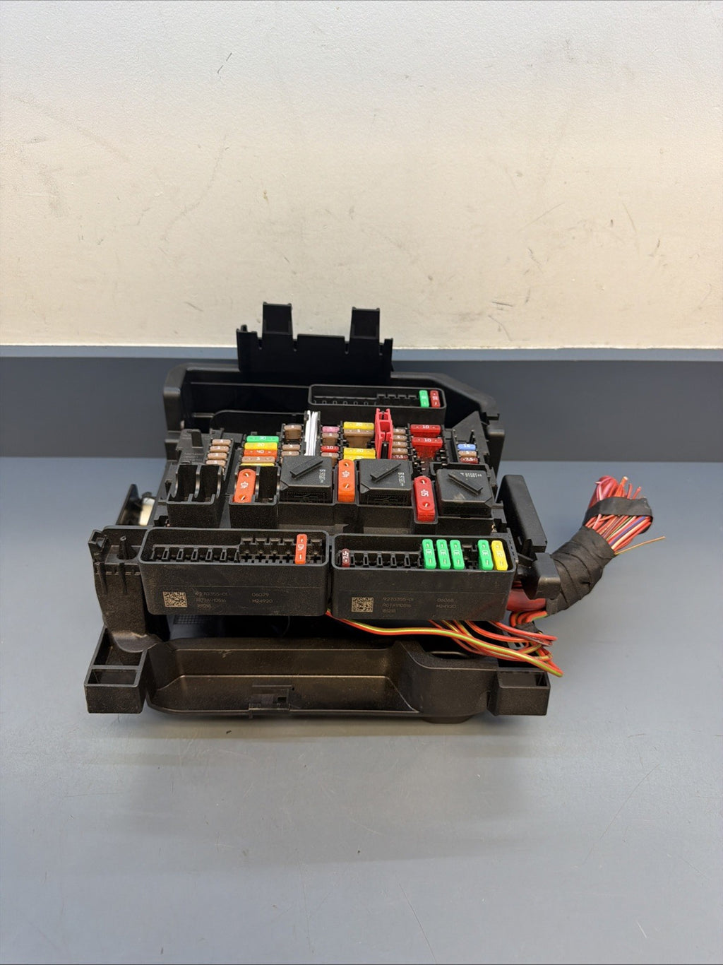 BMW F39 F44 F48 2 Series X1 X2 Power Distribution Junction Fuse Box 9270356