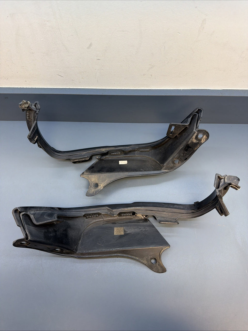 03-05 BMW Z4 E85 OEM RIGHT AND LEFT SIDE TAILLIGHT TRIM SET 7025641 7025642