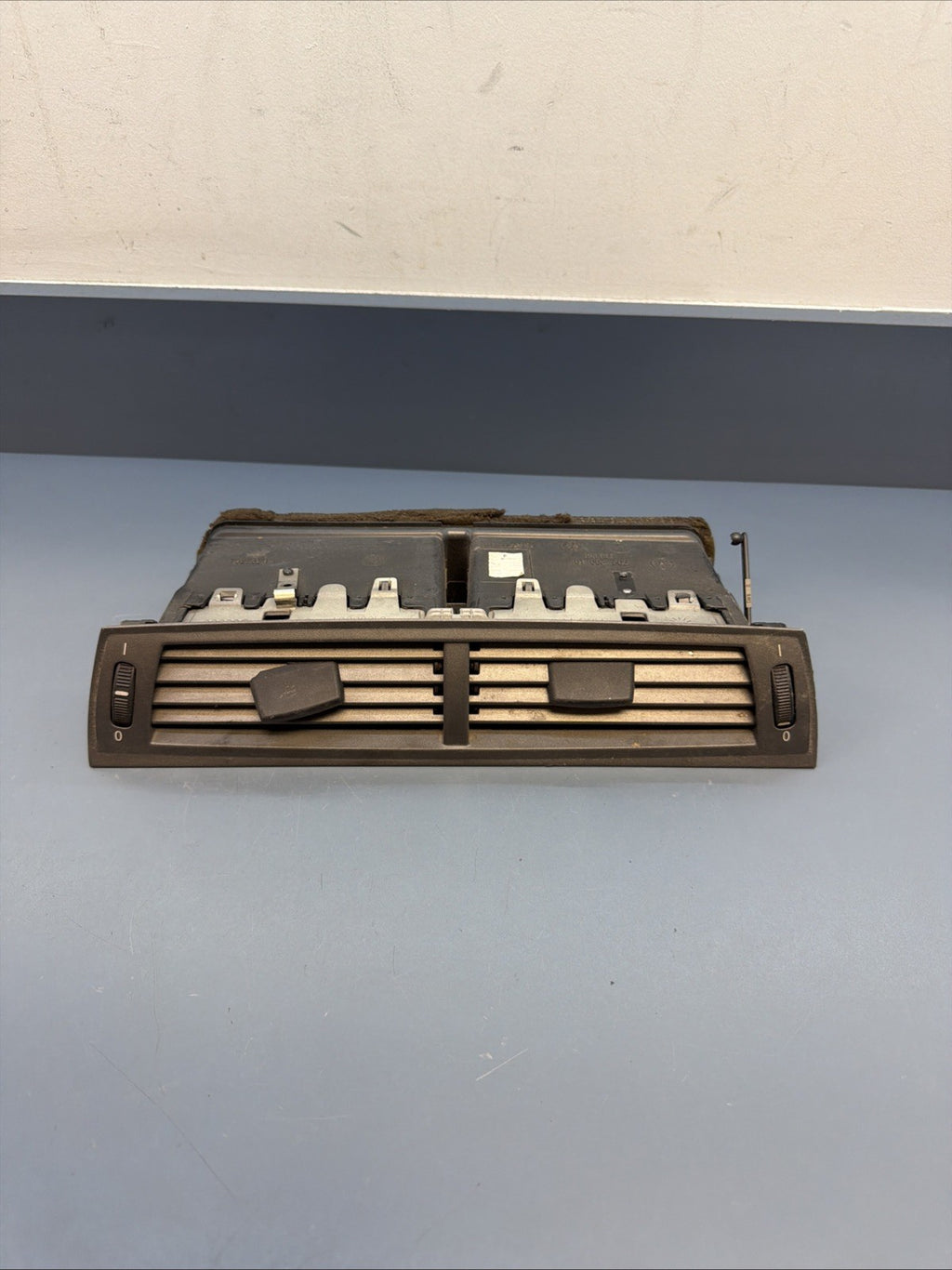 03-08 Bmw E85 Z4 Front Center Dashboard Ac Fresh Air Vent Oem 7025630 *DAMAGED*