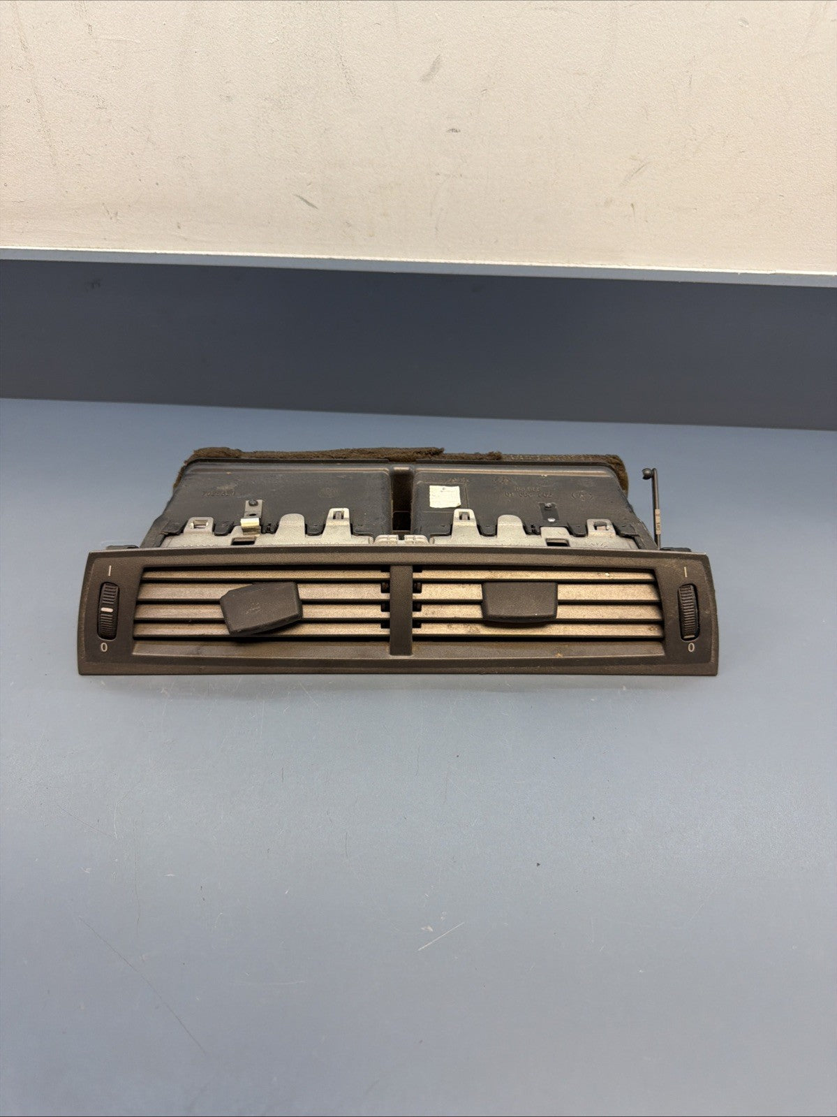 03-08 Bmw E85 Z4 Front Center Dashboard Ac Fresh Air Vent Oem 7025630 *DAMAGED*