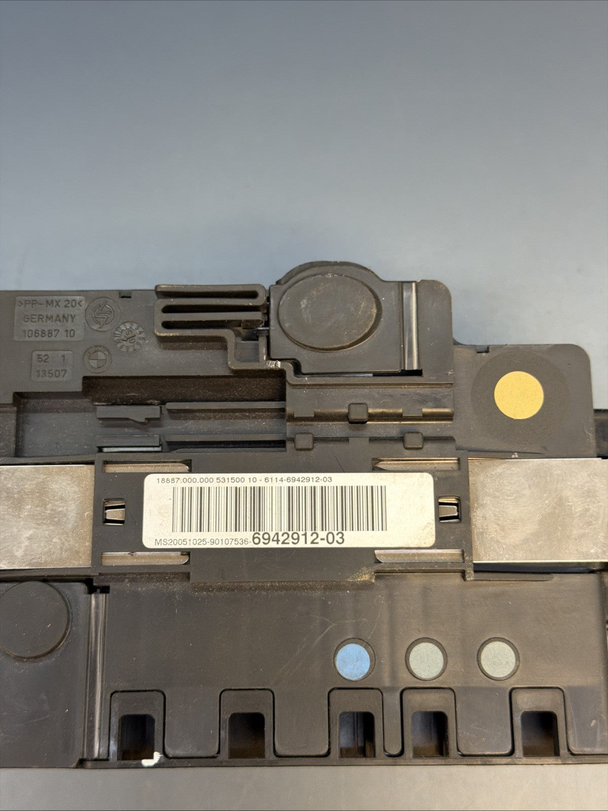 BMW X1 E81 E82 E84 E87 E88 E90 E91 E92 Power Distribution Box Fuse Unit 6942912