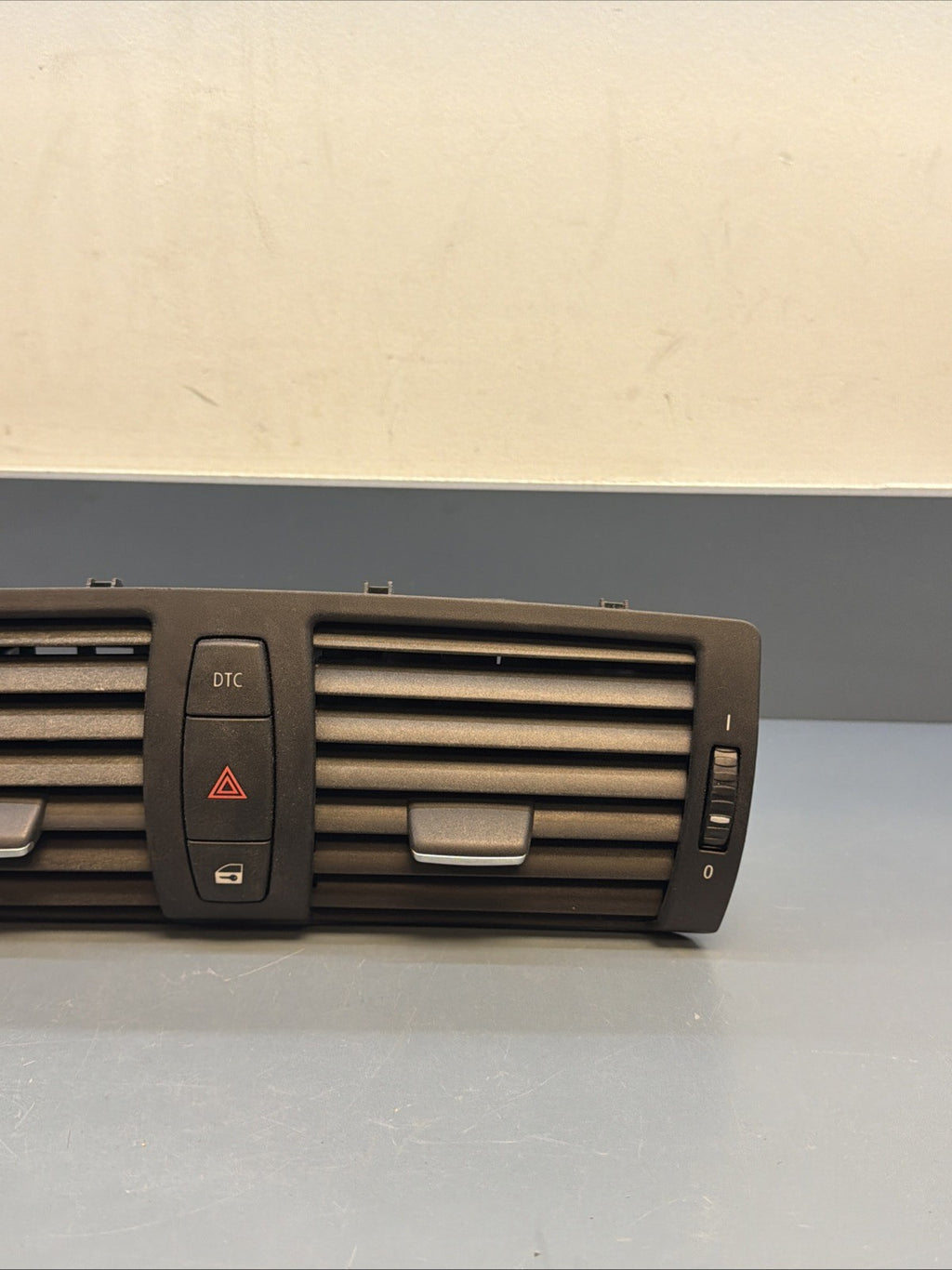 08-13 BMW E82 E88 128i 135i Central Dash Air Vent Hazard Light 7059189 OEM