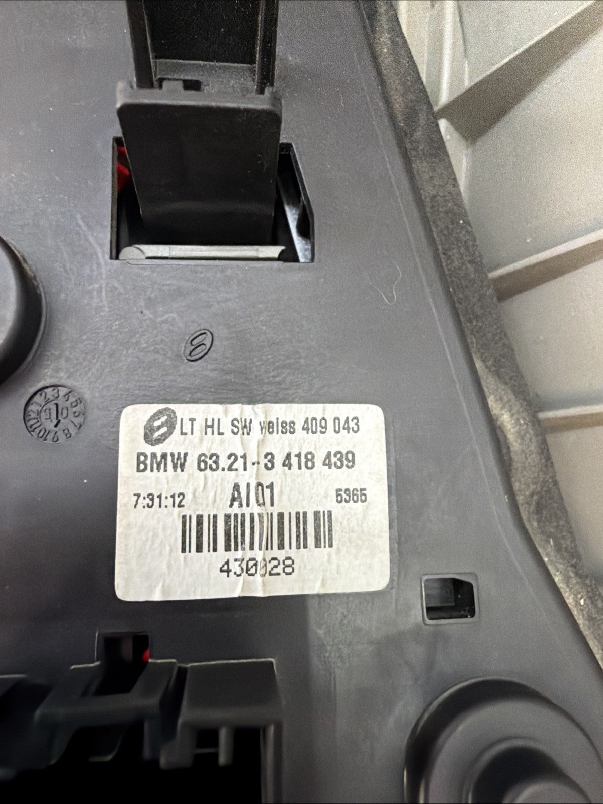 BMW 03-06 E83 X3 OUTER REAR TAIL BRAKE LEFT AND RIGHT SET OEM 3418439+3418440