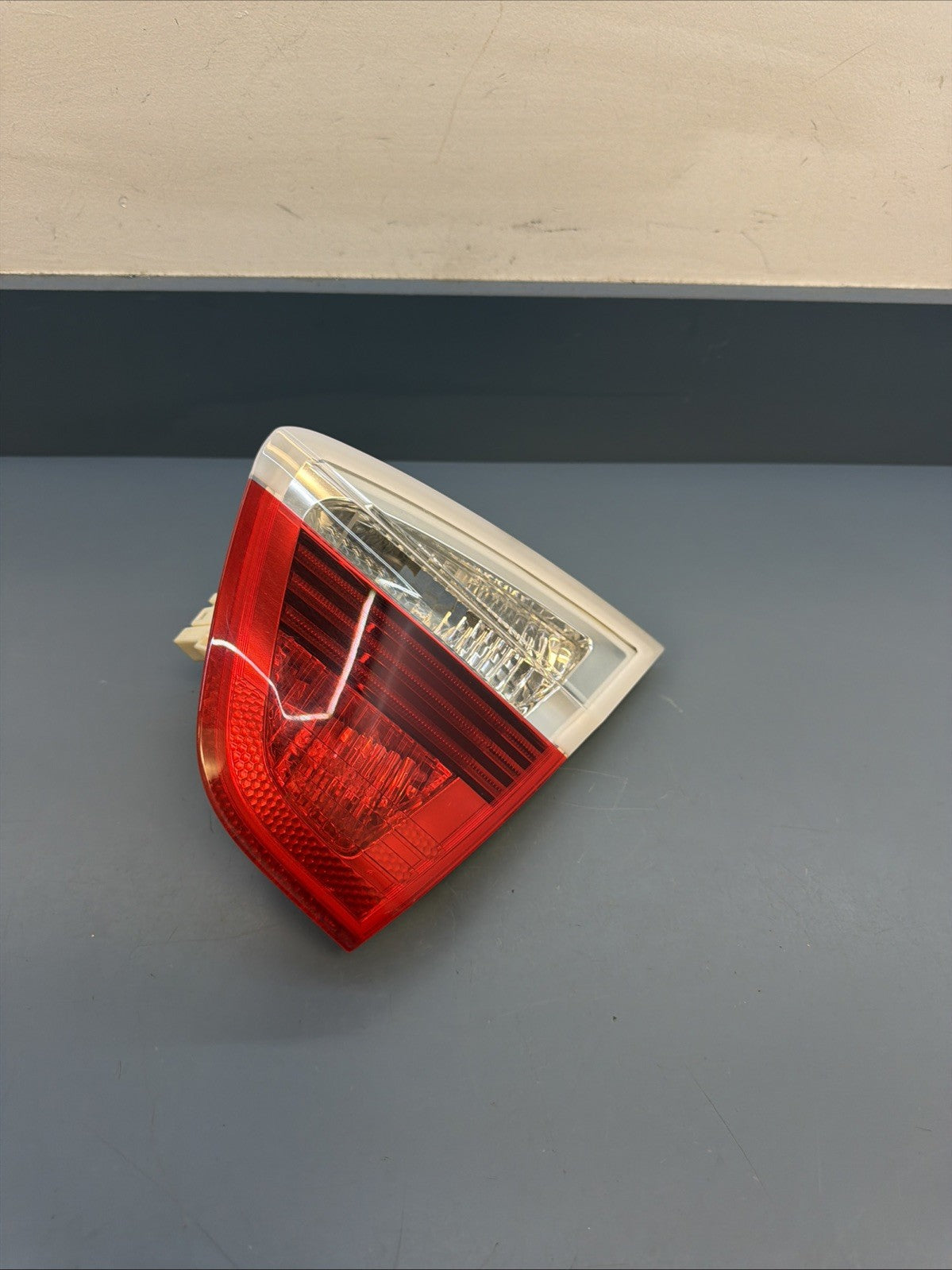 06-08 BMW E90 325i Rear Right Side Inner Tail Light Saloon 6937460 OEM PRE LCI
