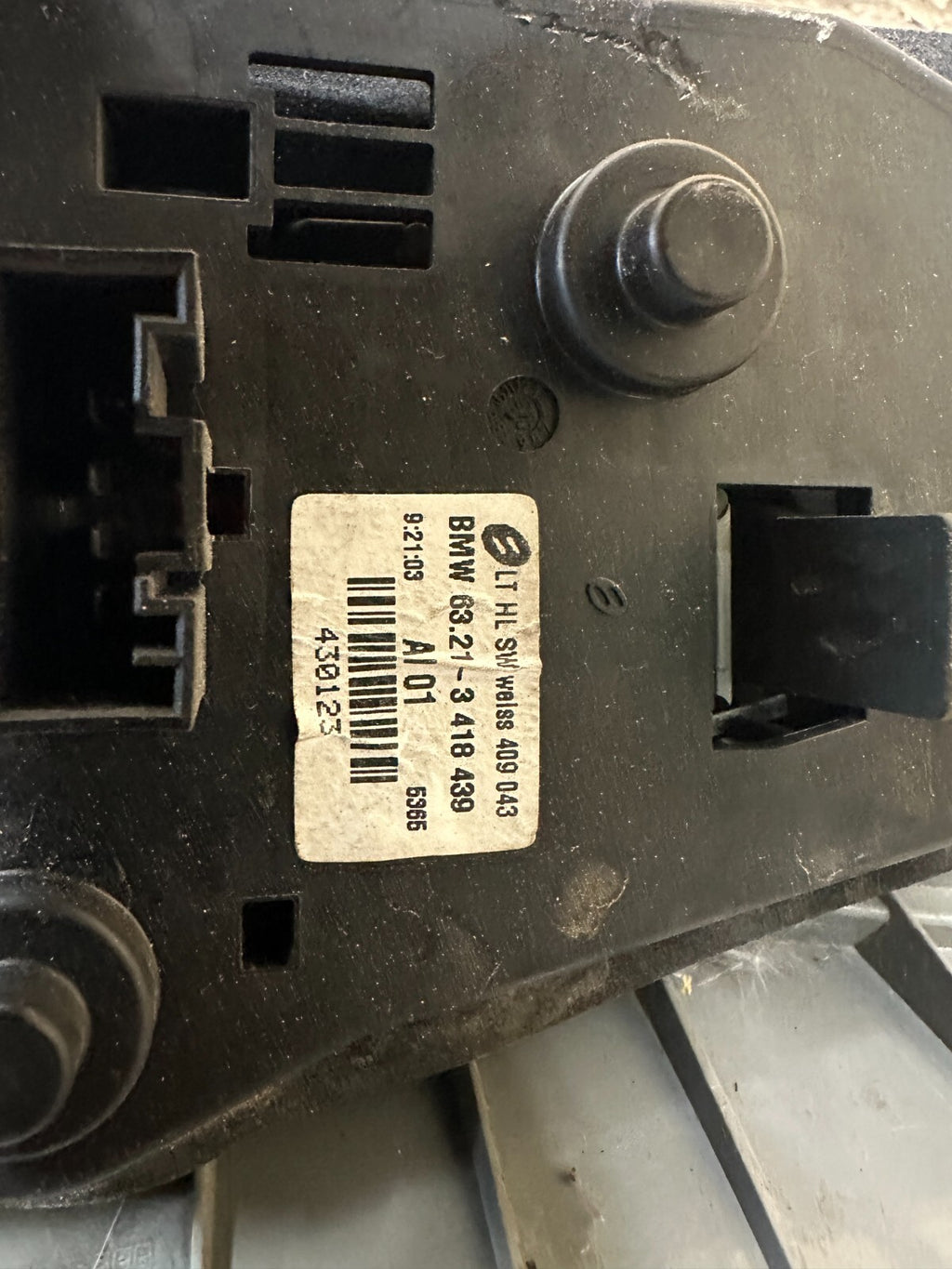 BMW 03-06 E83 X3 OUTER REAR TAIL BRAKE LEFT AND RIGHT SET OEM 3418439+3418440