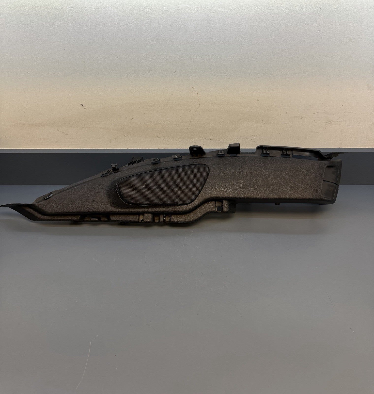 2013-2015 BMW X1 REAR LEFT SIDE WINDOW SHELF SUPPORT W/ SPEAKER OEM 51462991853
