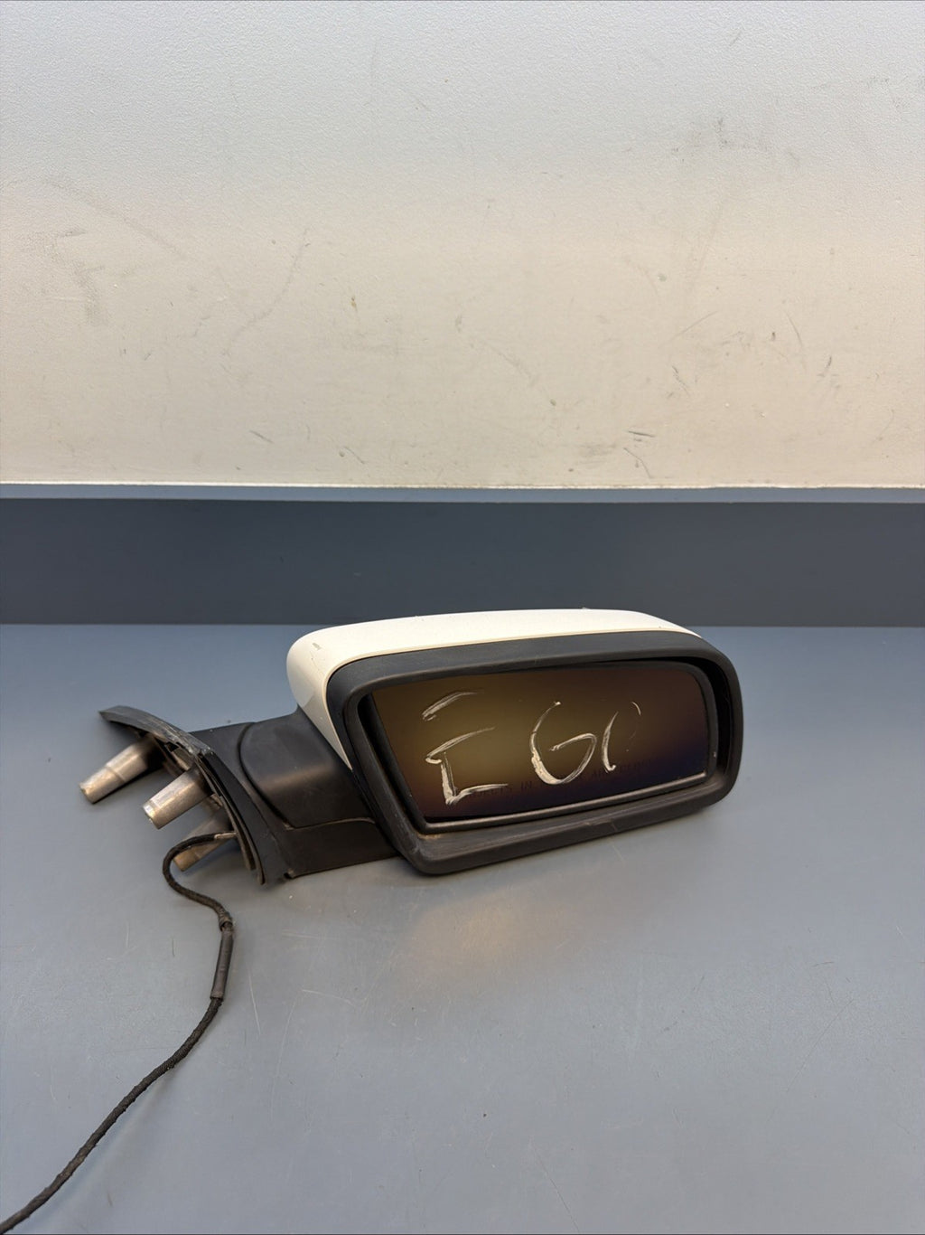 2006-2010 BMW 528i Rh Front Door Side View Mirror Assembly 7043437; 7038344 OEM.
