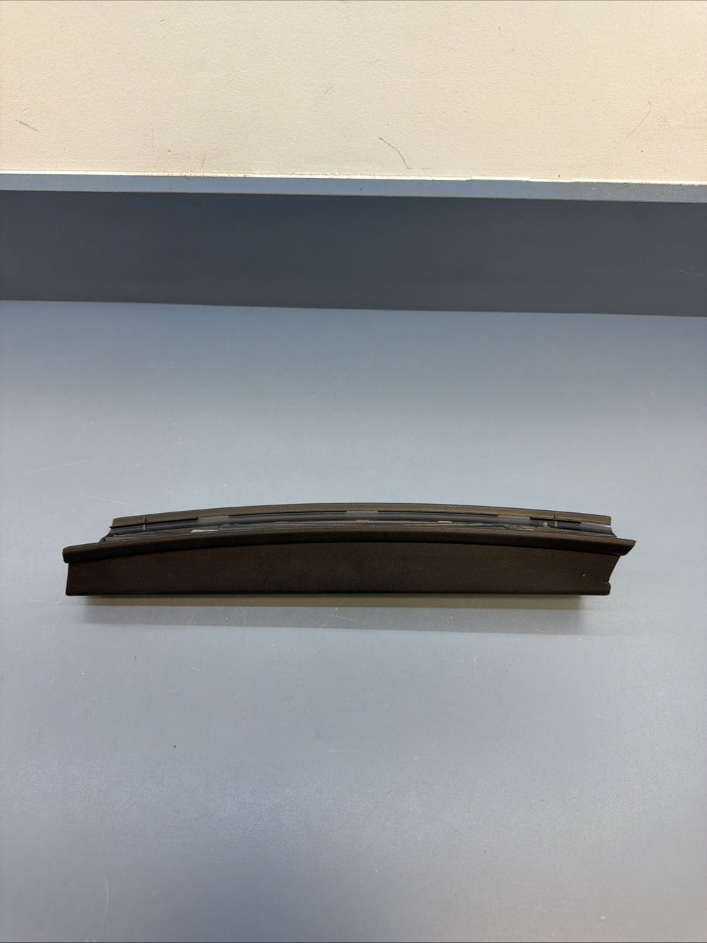04-10 BMW E60 535 REAR LEFT SIDE DOOR QUARTER WINDOW SHADE 6984649 *CREASED*