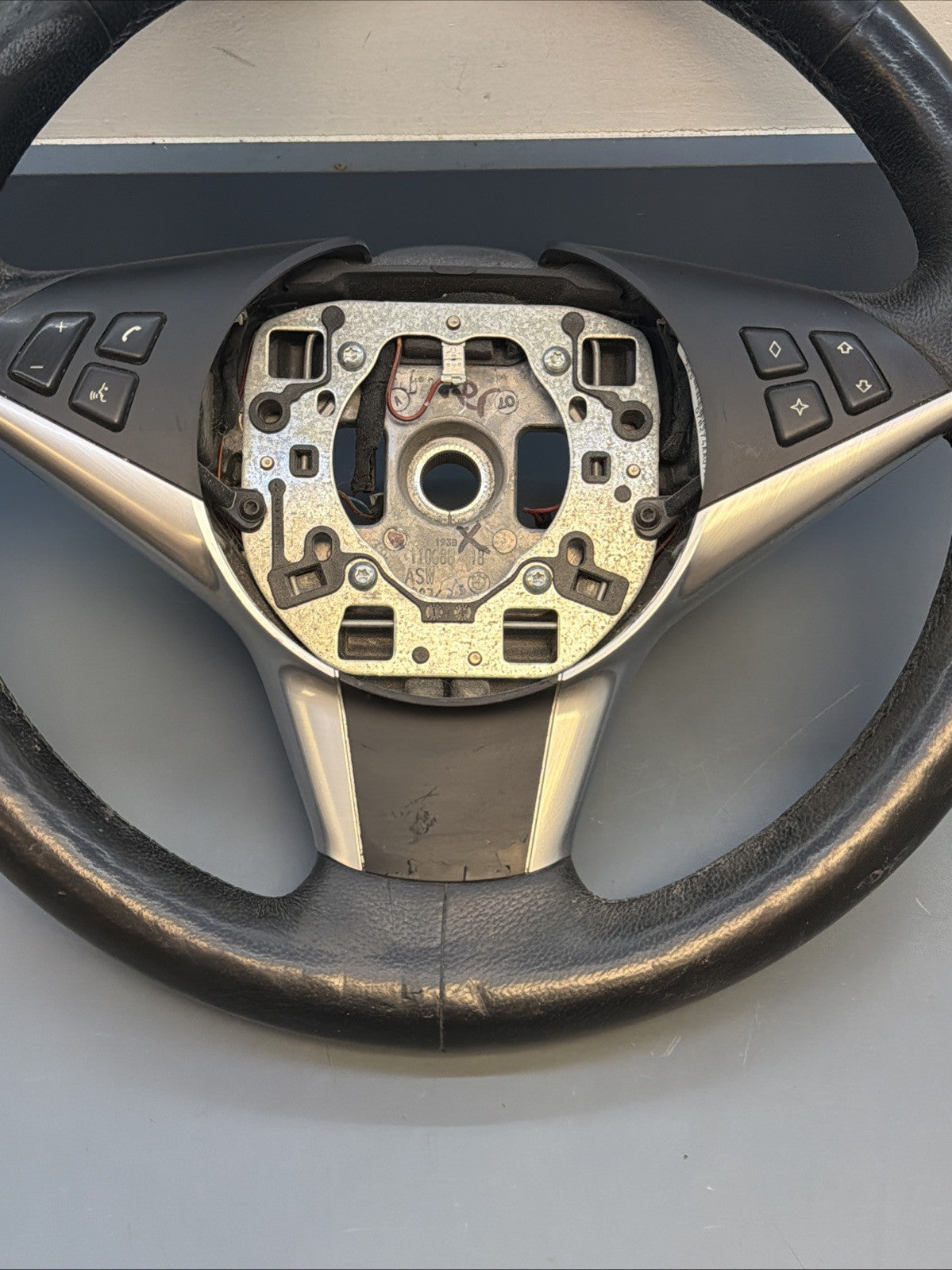 BMW 03-10 E60 5 SERIES BLACK LEATHER STEERING WHEEL W/BUTTONS OEM 11008818