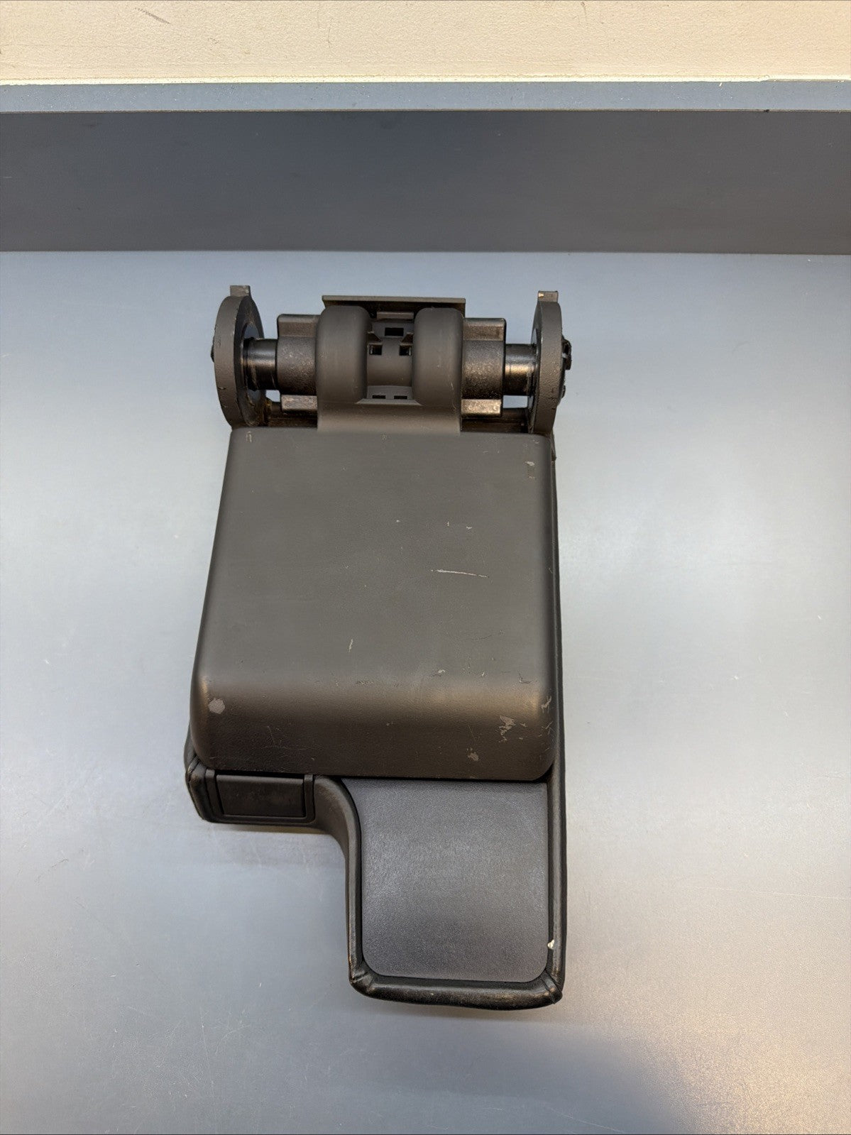 BMW E46 2 DOOR 4 DOOR CENTER CONSOLE ARMREST STORAGE LEATHER BLACK 8213678