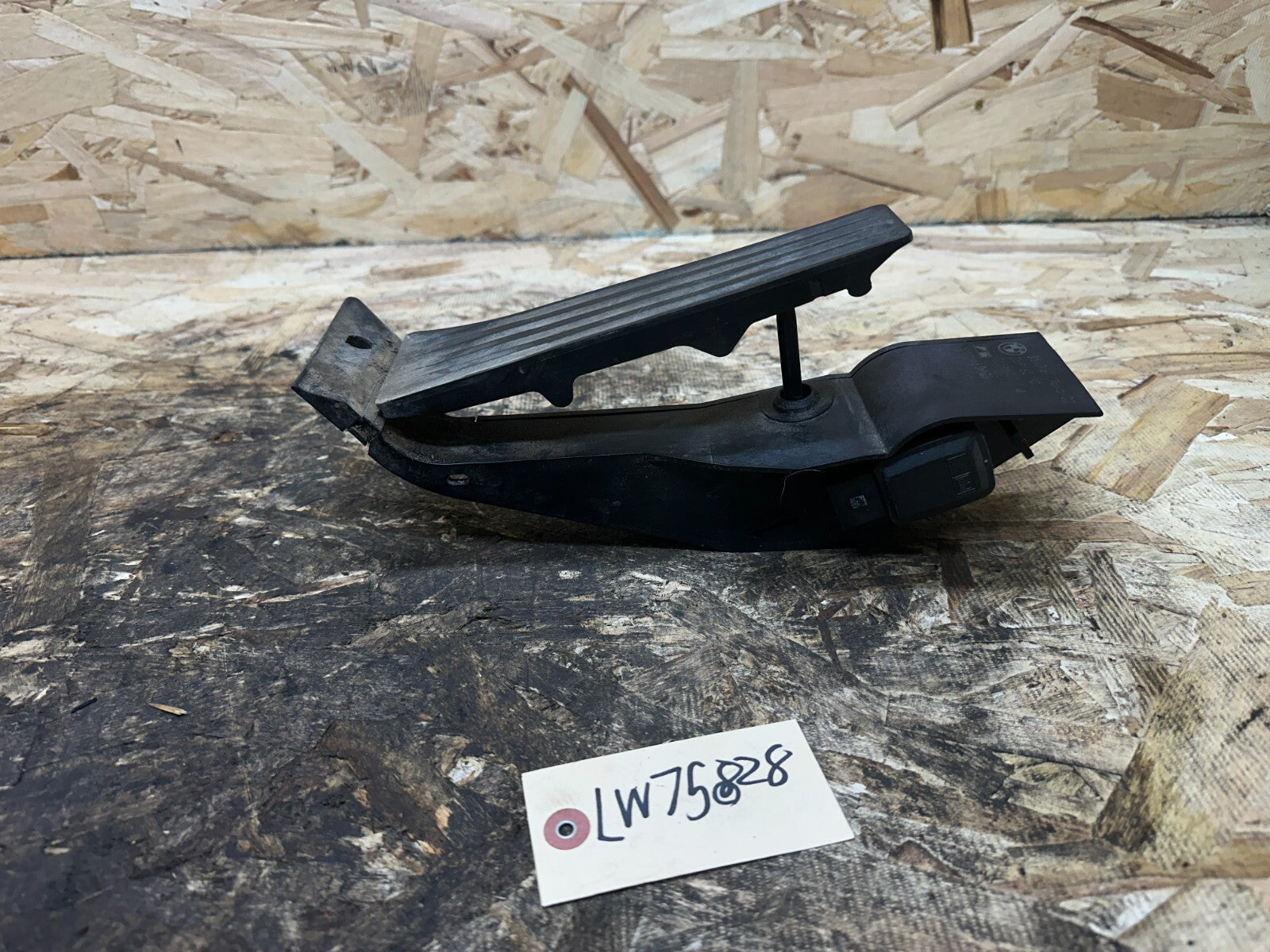 BMW 2005-2012 E90 3 SERIES THROTTLE ACCELERATOR GAS PEDAL OEM 6772645