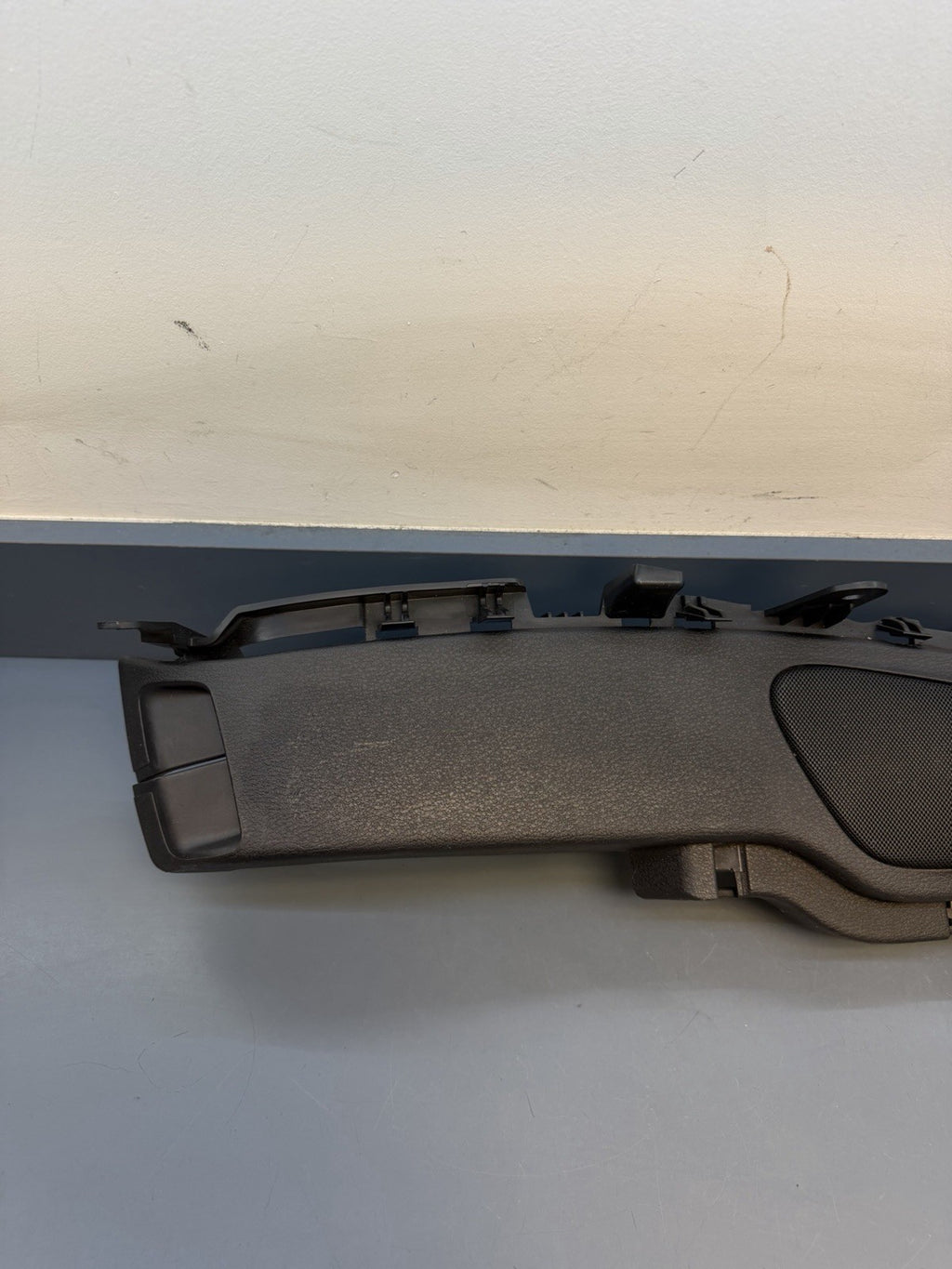 2013-2015 BMW X1 REAR RIGHT SIDE WINDOW SHELF SUPPORT W/ SPEAKER OEM 51462991854