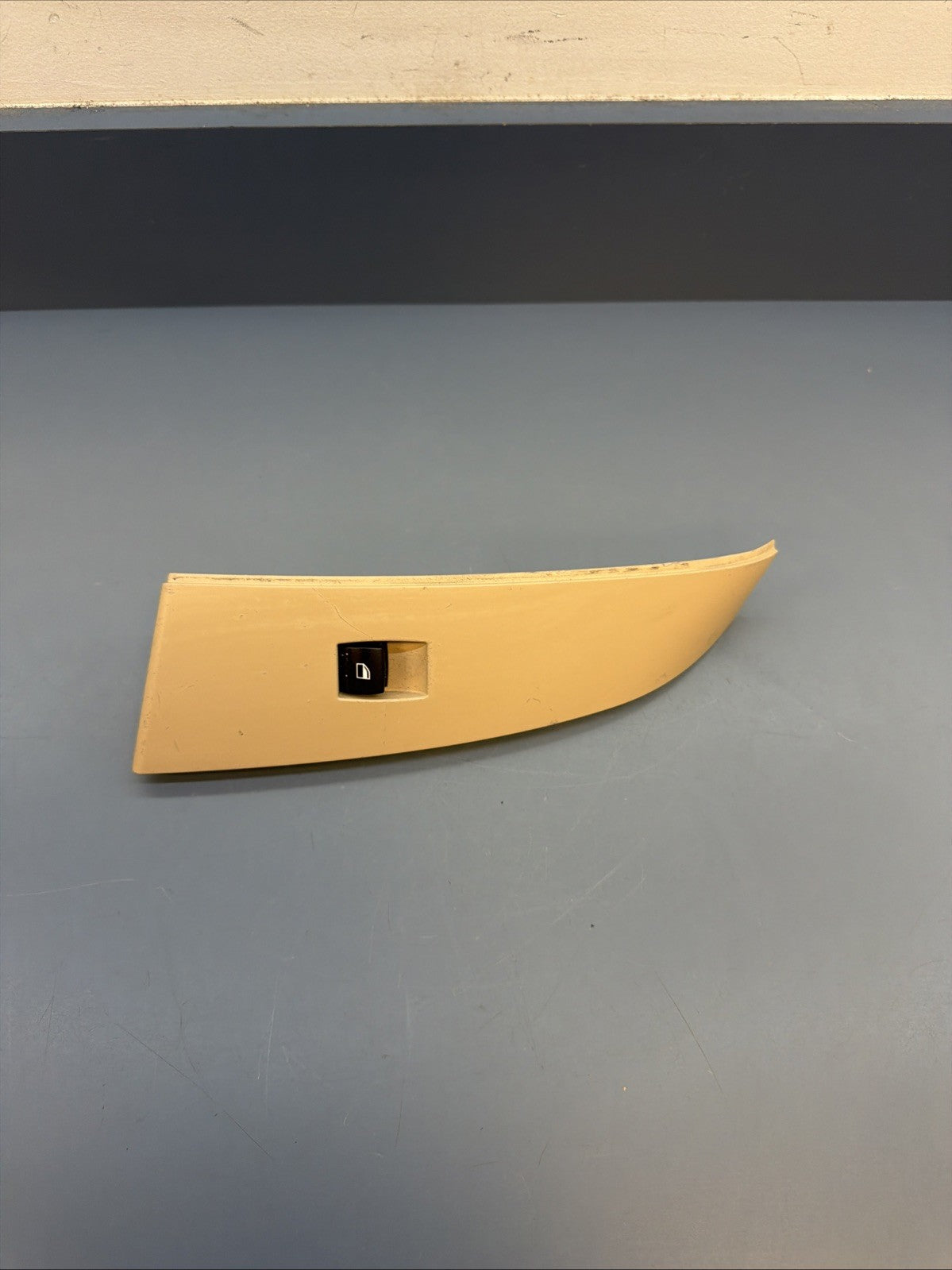 2004-2007 BMW E60 525i 530i 550i Front Right DOOR Window Switch TRIM 6951958