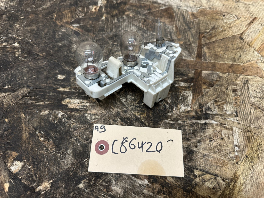 BMW 06-08 E90 PRE LCI RIGHT/PASSANGER SIDE TAILLIGHT BULB HOLDER OEM 7183842