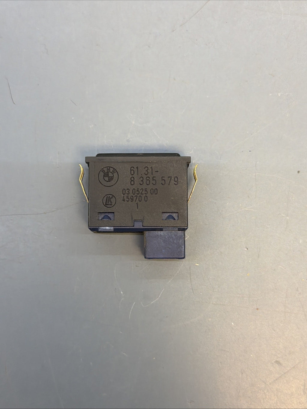 BMW 93-08 E46 E39 E38 E53 E85 3/5/7 SERIES X5 Z4 TRUNK UNLOCKING SWITCH 8365579