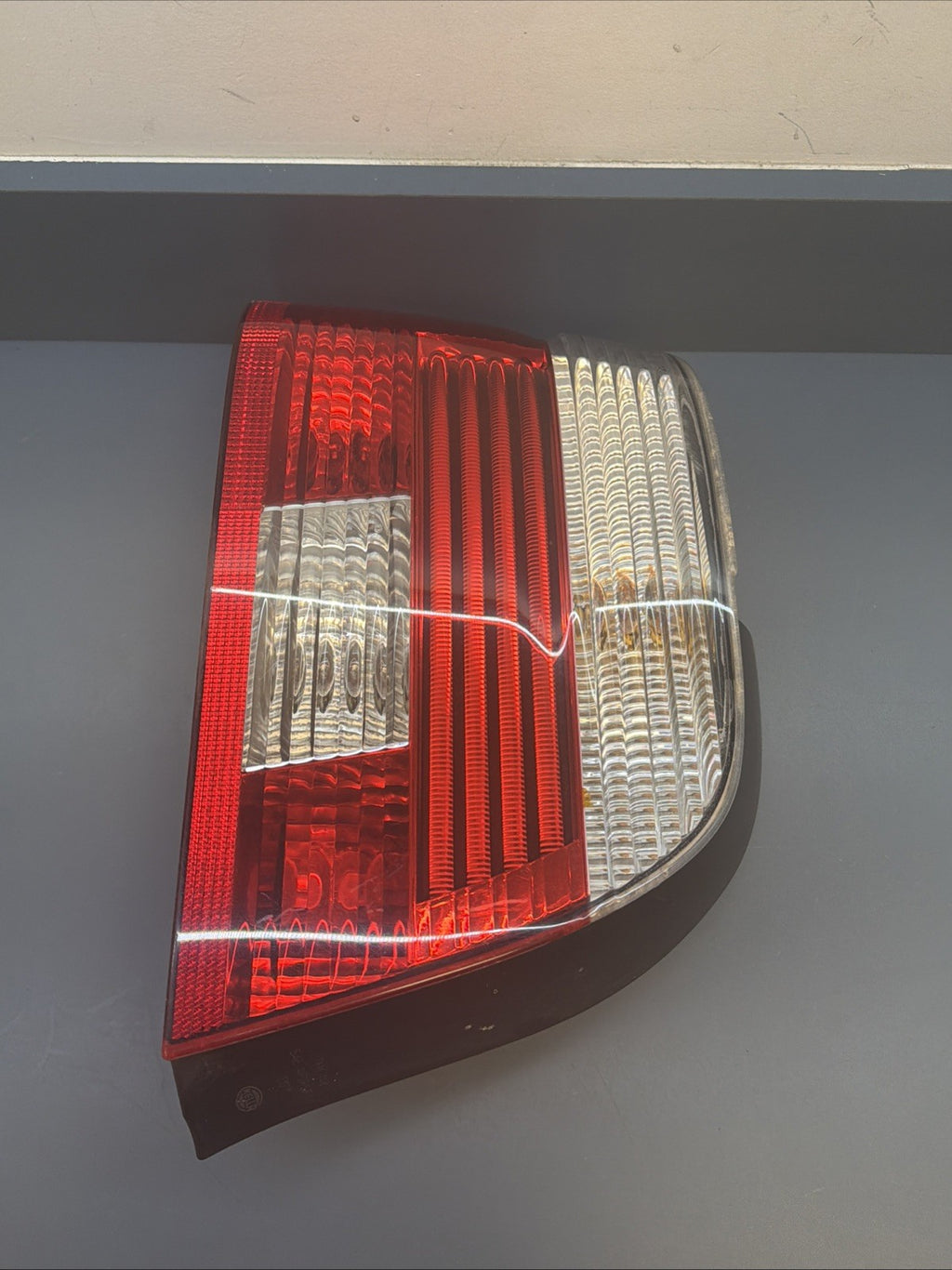 01-03 BMW E39 525 530 540 Sedan Left Driver Side Tail Light Lamp HELLA 6902529