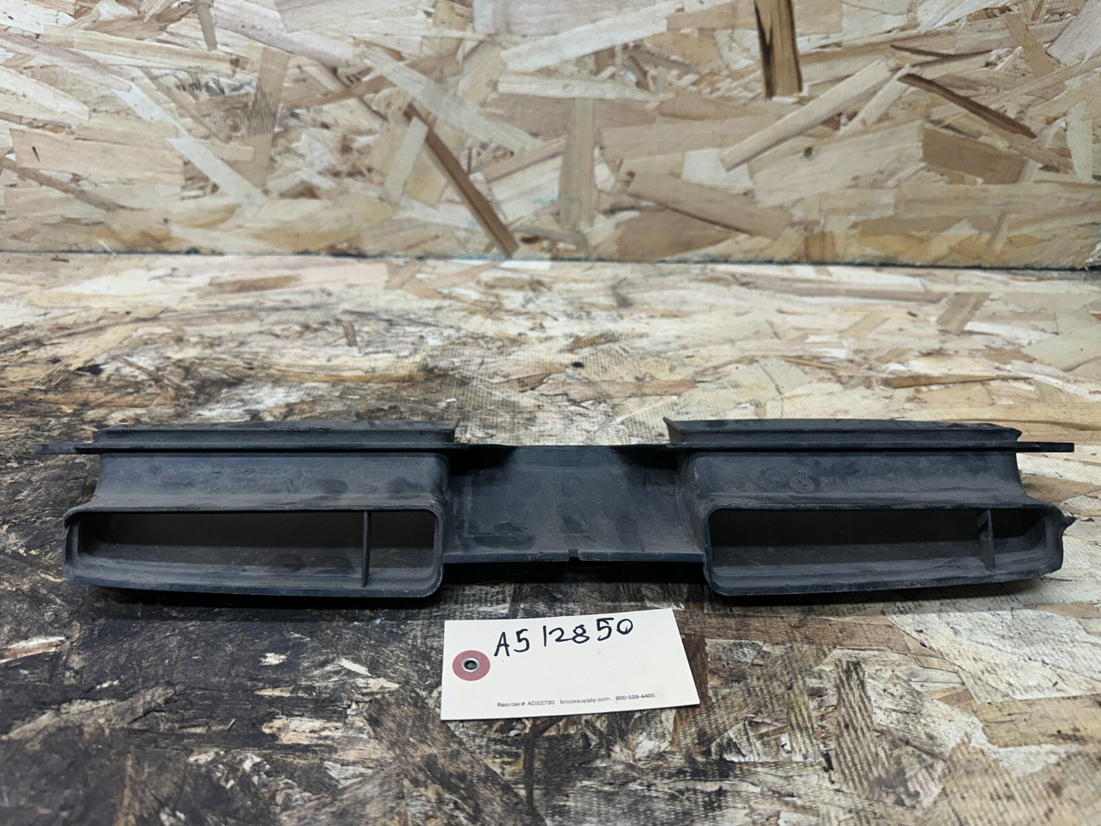BMW 2006-2013 E90 FRONT HOOD AIR INTACE SUCTION DUCT VENT OEM 7541738