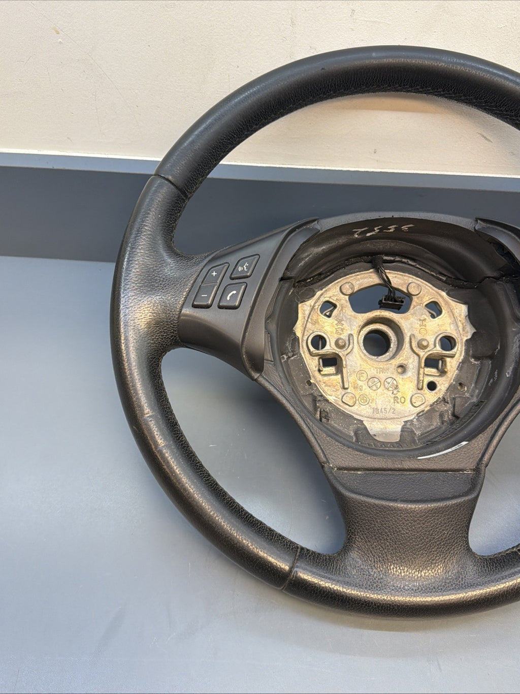 BMW E90 E91 E92 E93 2006-2012 325i 328i 330i 335i non-sport steering wheel OEM