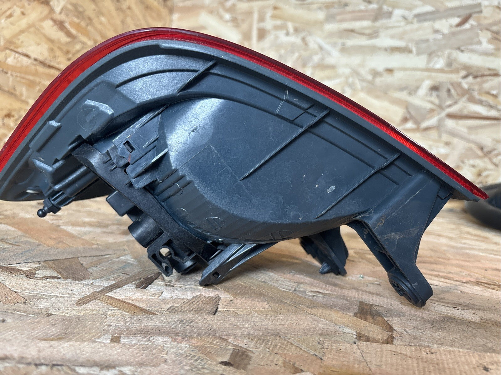 2011-2015 BMW 328IX F30 REAR LEFT SIDE OUTER TAILLIGHT LIGHT LAMP OEM 7372785