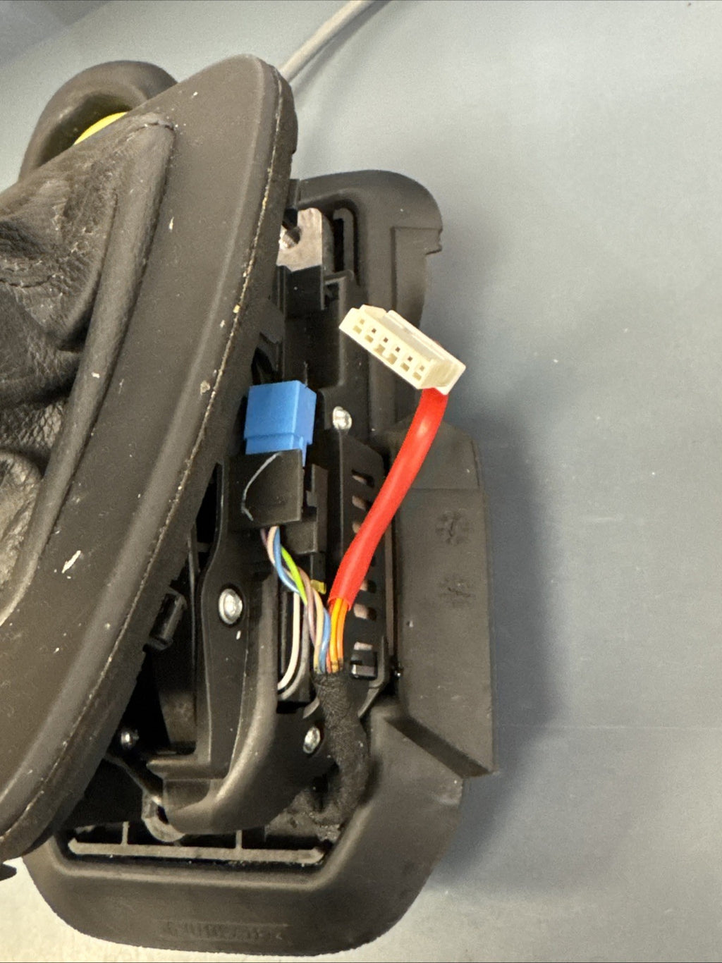 07-13 Genuine BMW 328ix E90 Floor Automatic Gear Shifter Selector OEM+ 7603765