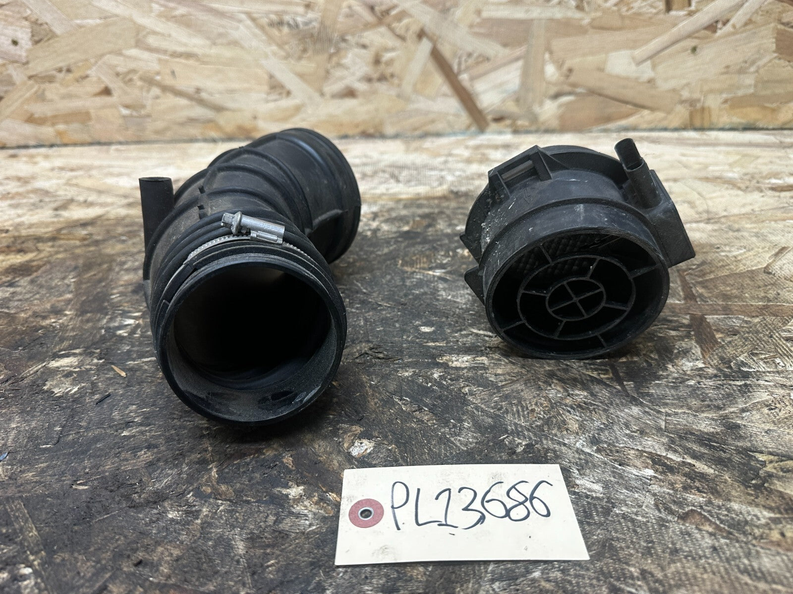 BMW 1999-2006 E46 MAF SENSOR MASS AIR FLOW SENSOR W INTAKE TUBE OEM 7513956