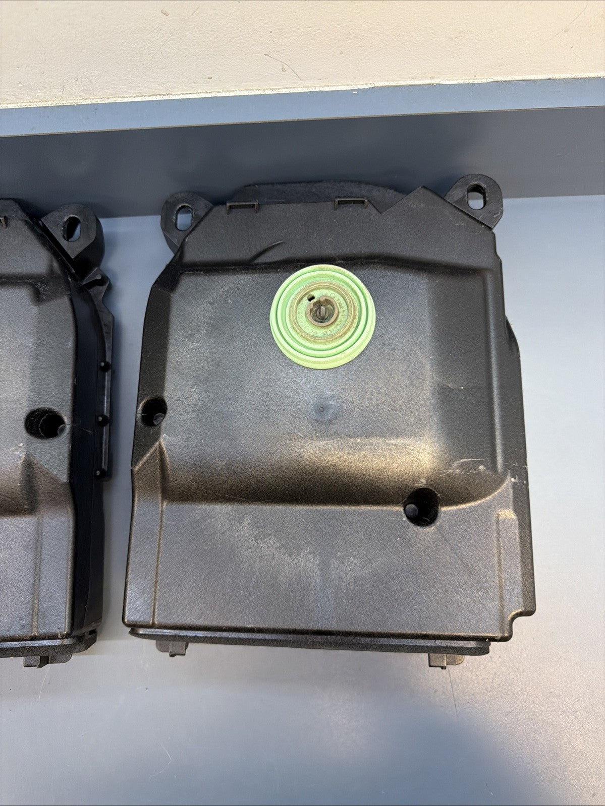 08-13 BMW E92 E90 3 SER FRONT LEFT & RIGHT HI-FI SUBWOOFER SET 9143143 9143144