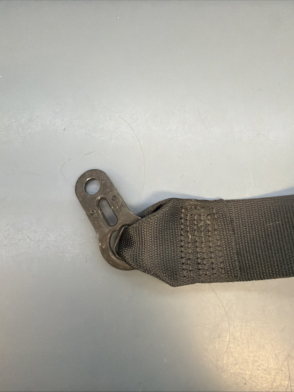 2006-2011 BMW E90 335i RIGHT CENTER REAR SEAT BELT RETRACTOR OEM 617531500A