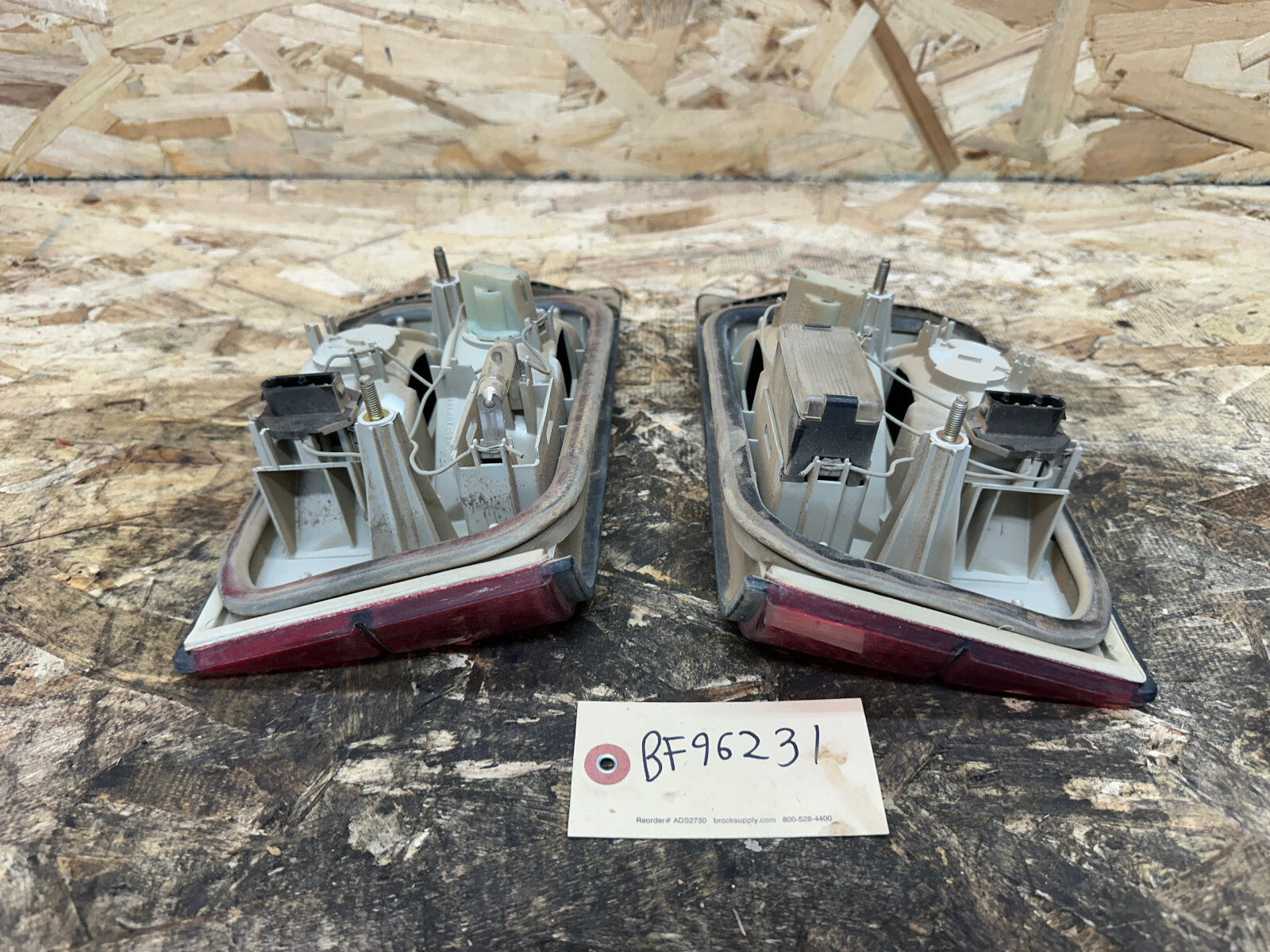 BMW 92-96 E34 5 SERIES SEDAN INNER TAIL LIGHT SET R+L 2PC OEM 1379398+1389015