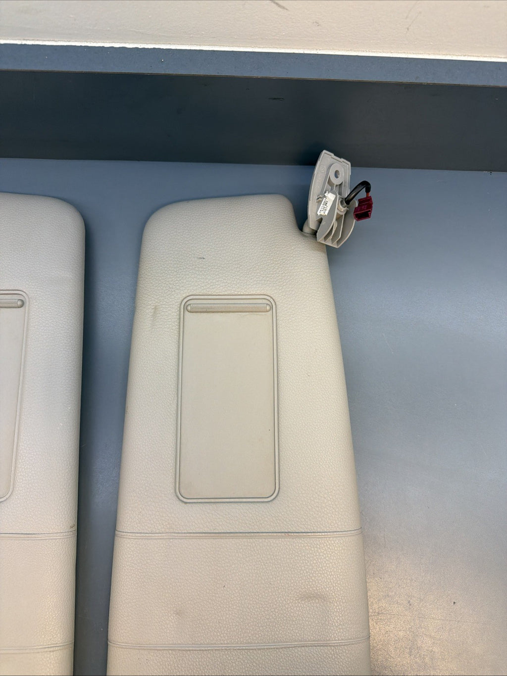 2008 E60 BMW 535i LEFT RIGHT WINDSHIELD SUN VISOR 6905983 OEM SET OF 2
