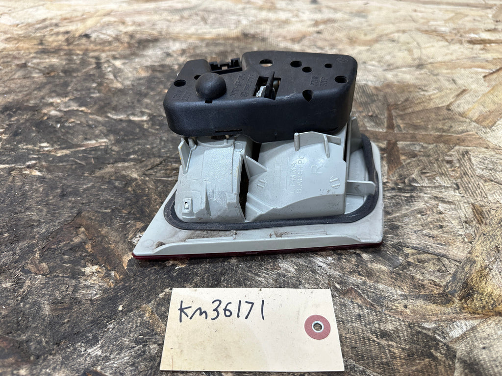BMW 01-06 E46 LCI 3 SERIES REAR RIGHT TRUNK TAIL LIGHT OEM 388570R+8907938