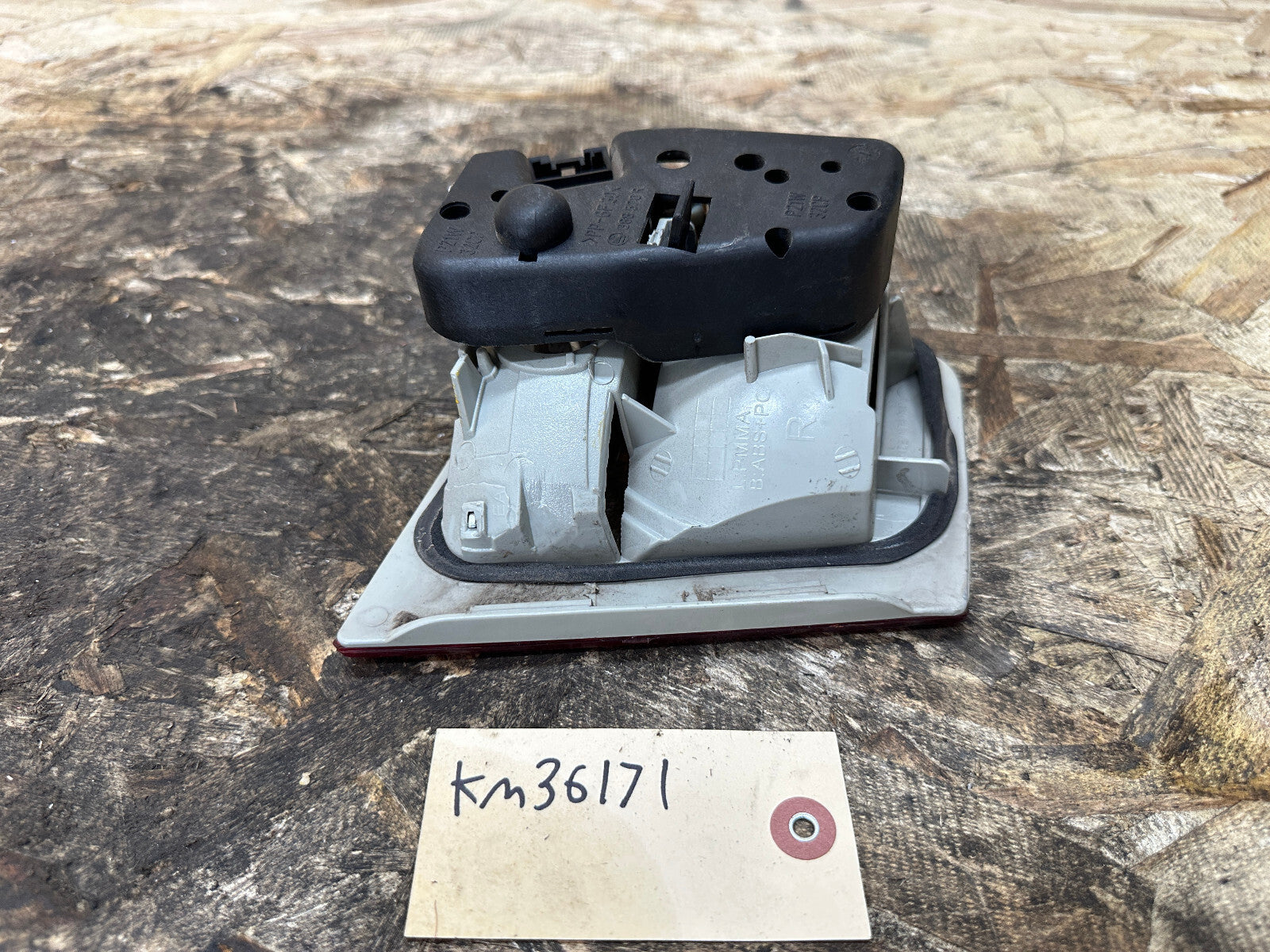BMW 01-06 E46 LCI 3 SERIES REAR RIGHT TRUNK TAIL LIGHT OEM 388570R+8907938