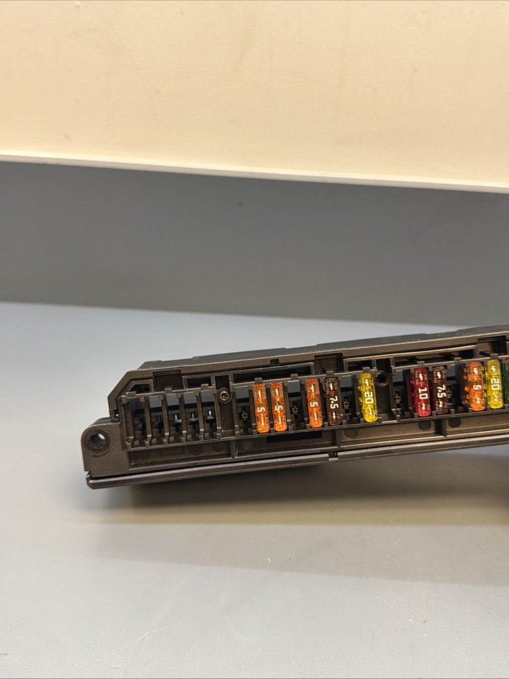 2009 BMW E60 535i PASSENGER SIDE CABIN FUSE BOX RELAY OEM USED TESTED 6957330