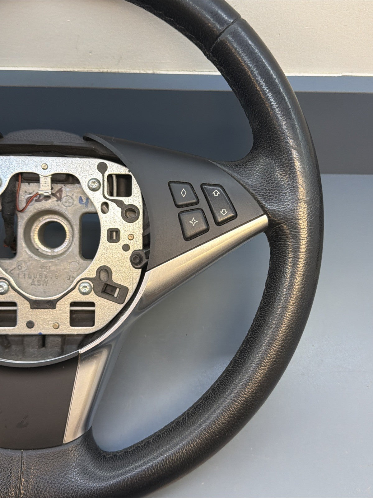 BMW 03-10 E60 5 SERIES BLACK LEATHER STEERING WHEEL W/BUTTONS OEM 11008818