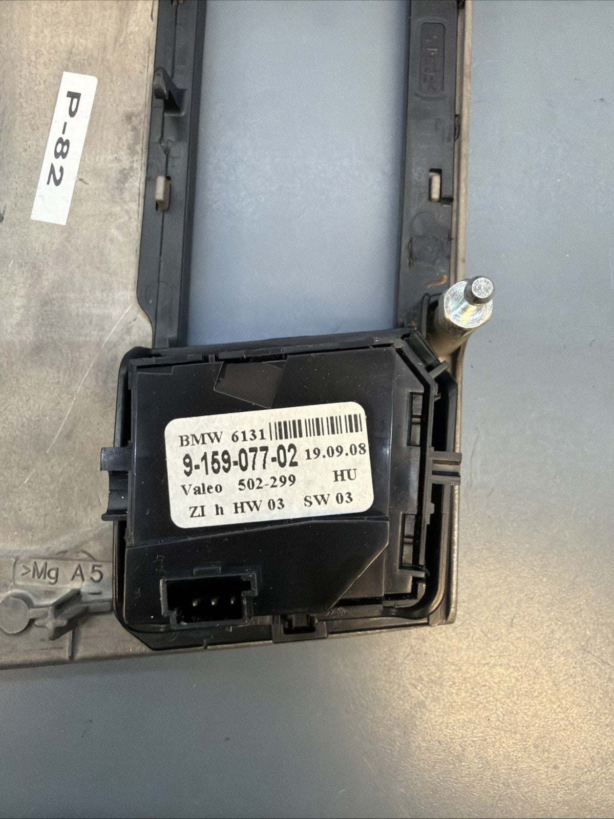 2006-2010 BMW 535I 550I E60 FRONT DASH HEATED SEAT TRACTION PANEL OEM 6978690