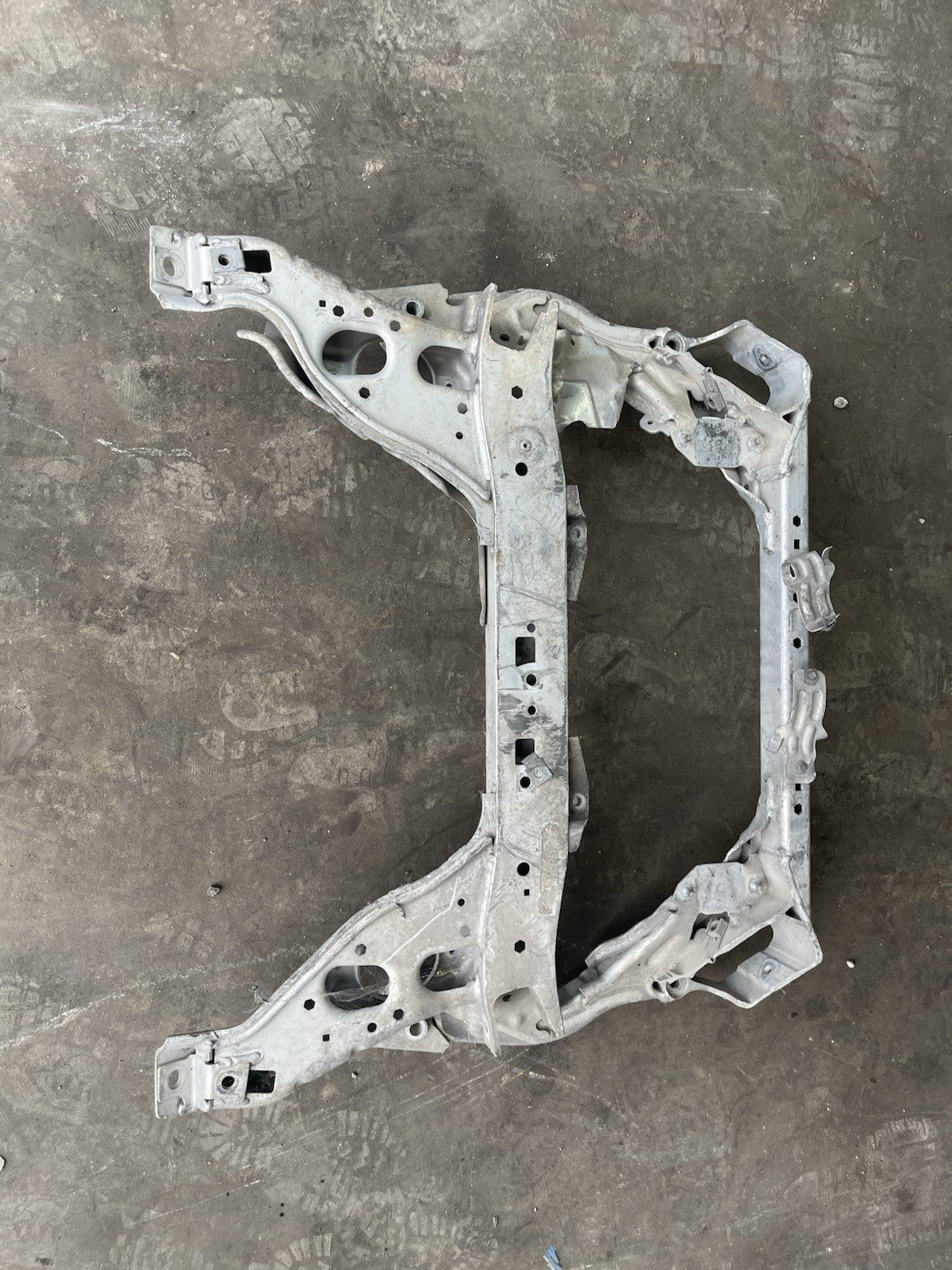 06-13 BMW E90 E91 E92 325I 328I 330I 335I FRONT SUBFRAME CROSSMEMBER RWD