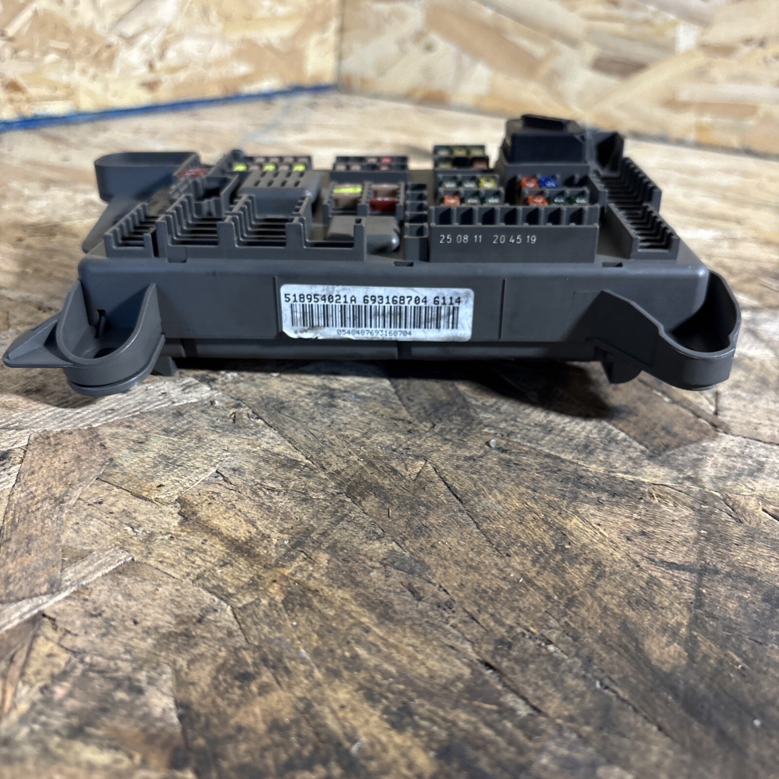2010 2011 2012 2013 2014 BMW X6M TRUNK CABIN FUSE RELAY BOX 693168704