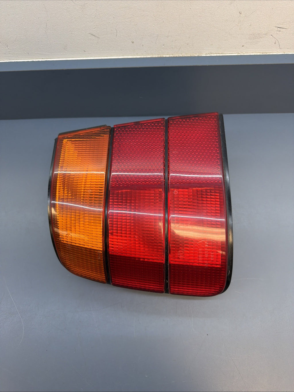 OEM HELLA 1989-1995 BMW E34 5-SERIES REAR TAIL LIGHT LEFT DRIVER 133689