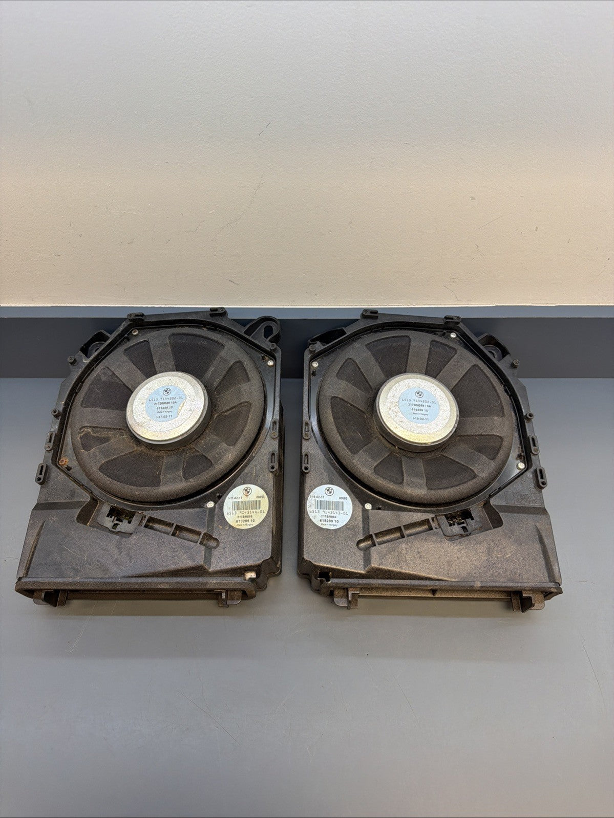 08-13 BMW E92 E90 3 SER FRONT LEFT & RIGHT HI-FI SUBWOOFER SET 9143143 9143144