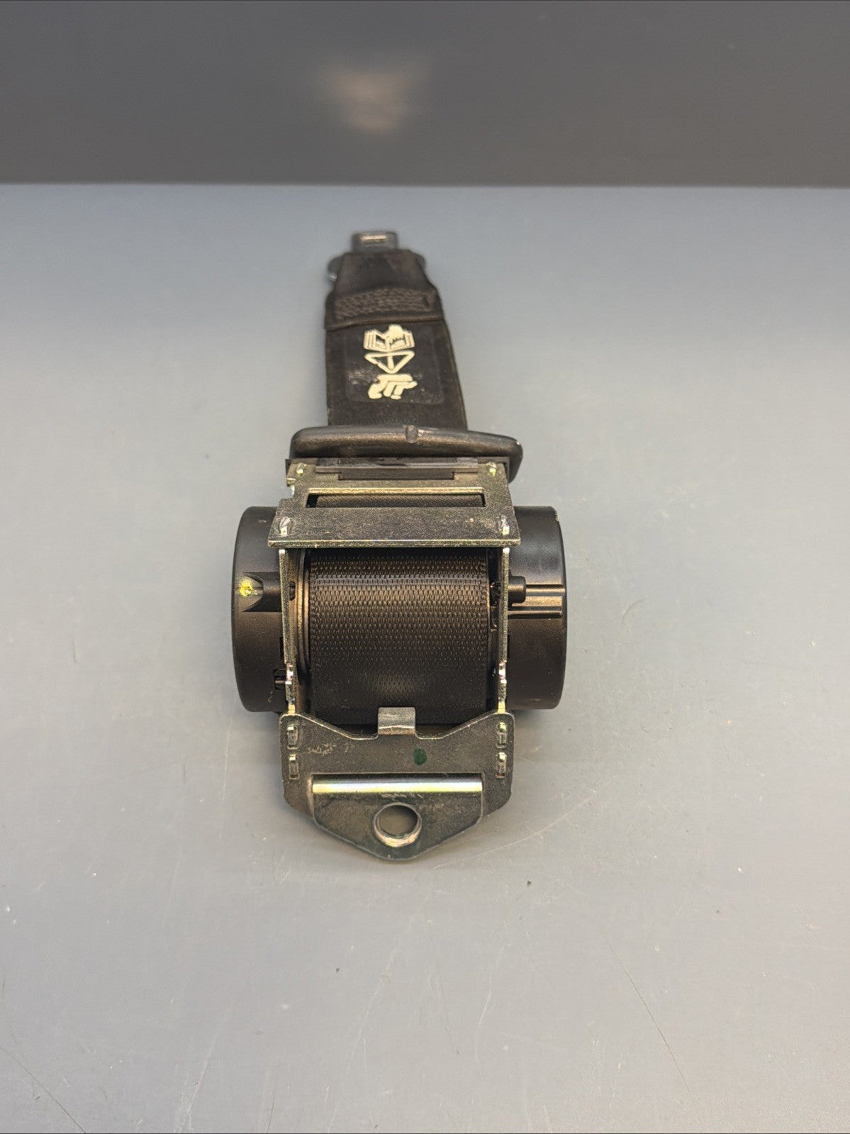 06-12 BMW 325i 328i 330i 335i Rear Center Seat Belt Assembly OEM 606094700C