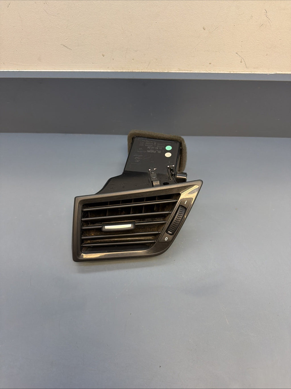 12-15 BMW X1 E84 Left Driver Dash Air Vent Airvent Assembly OEM 9258362