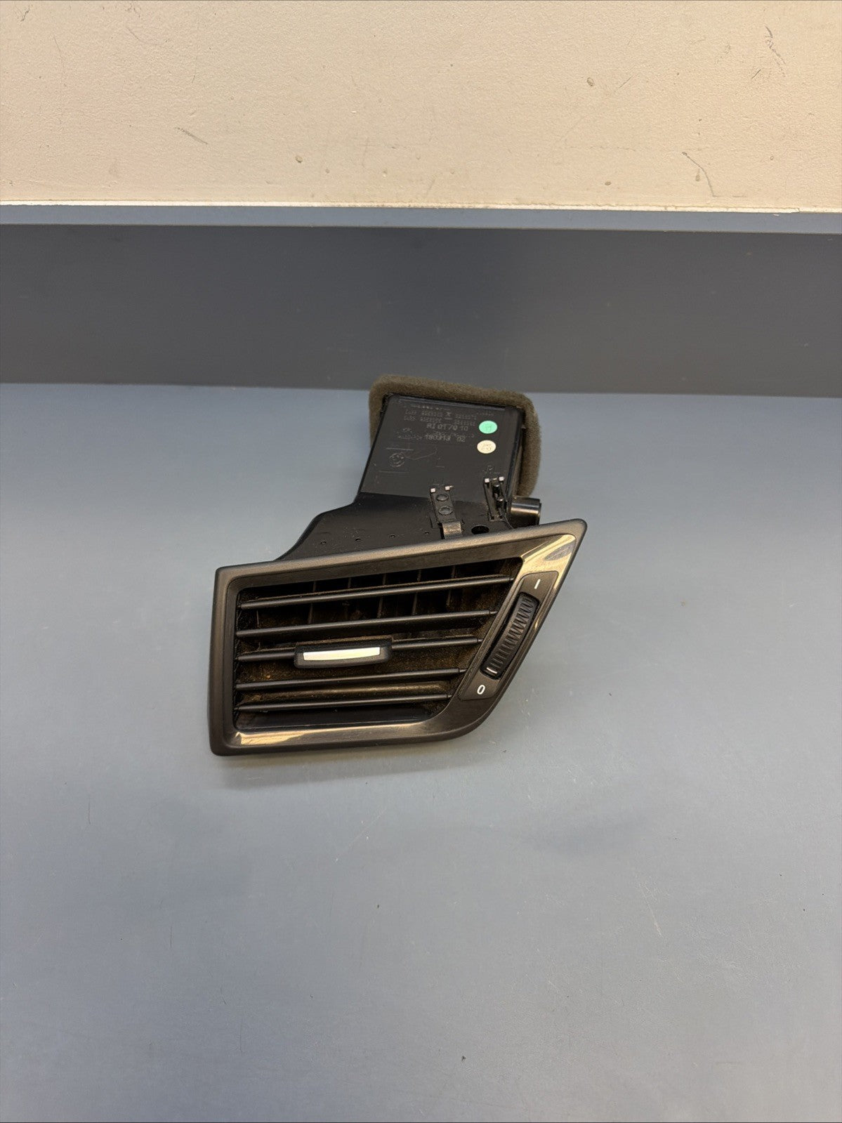 12-15 BMW X1 E84 Left Driver Dash Air Vent Airvent Assembly OEM 9258362