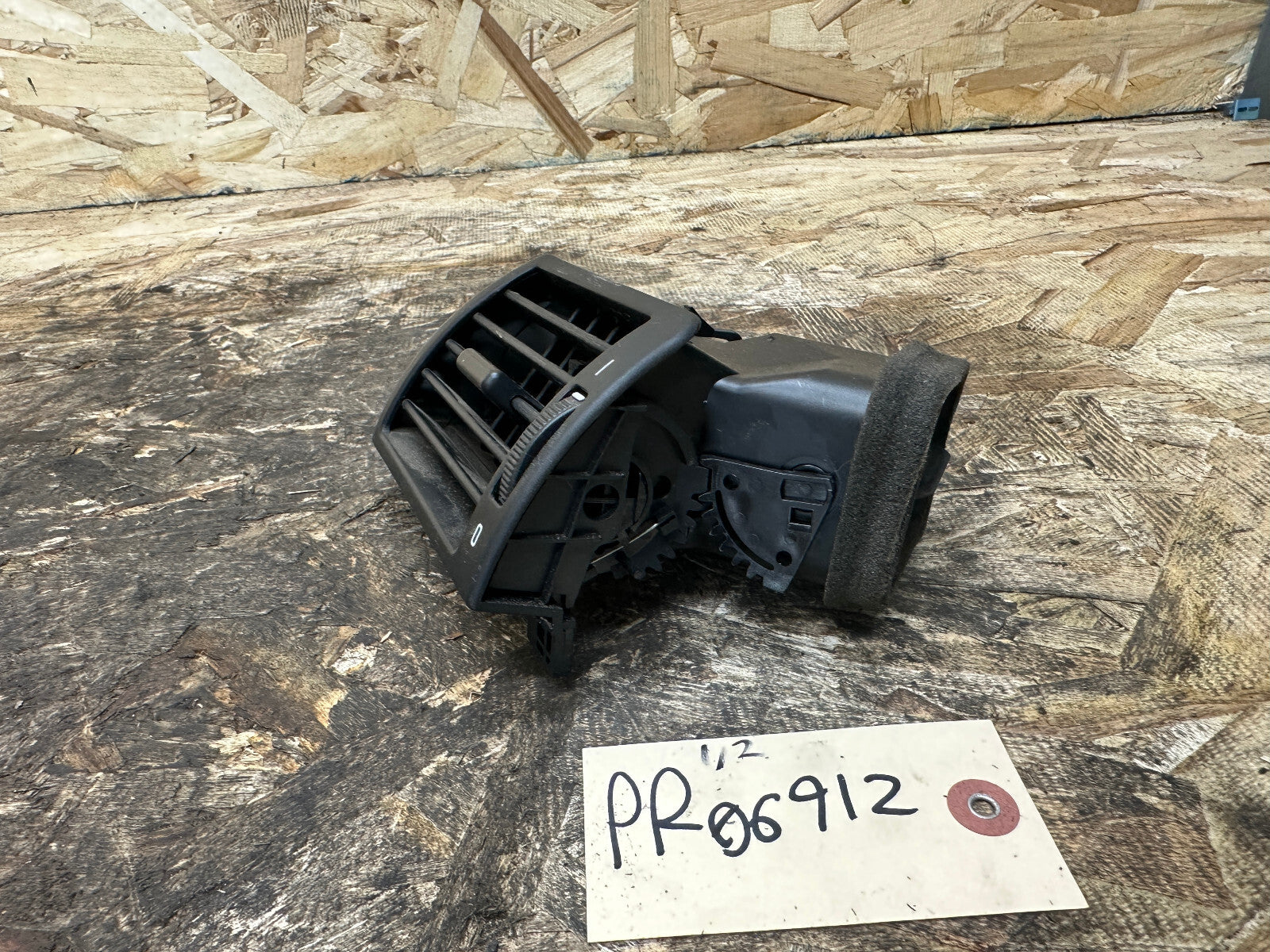 BMW 97-06 E46 3 SERIES BLACK LEFT FRONT AIR VENT ASSEMBLY OEM 8361897