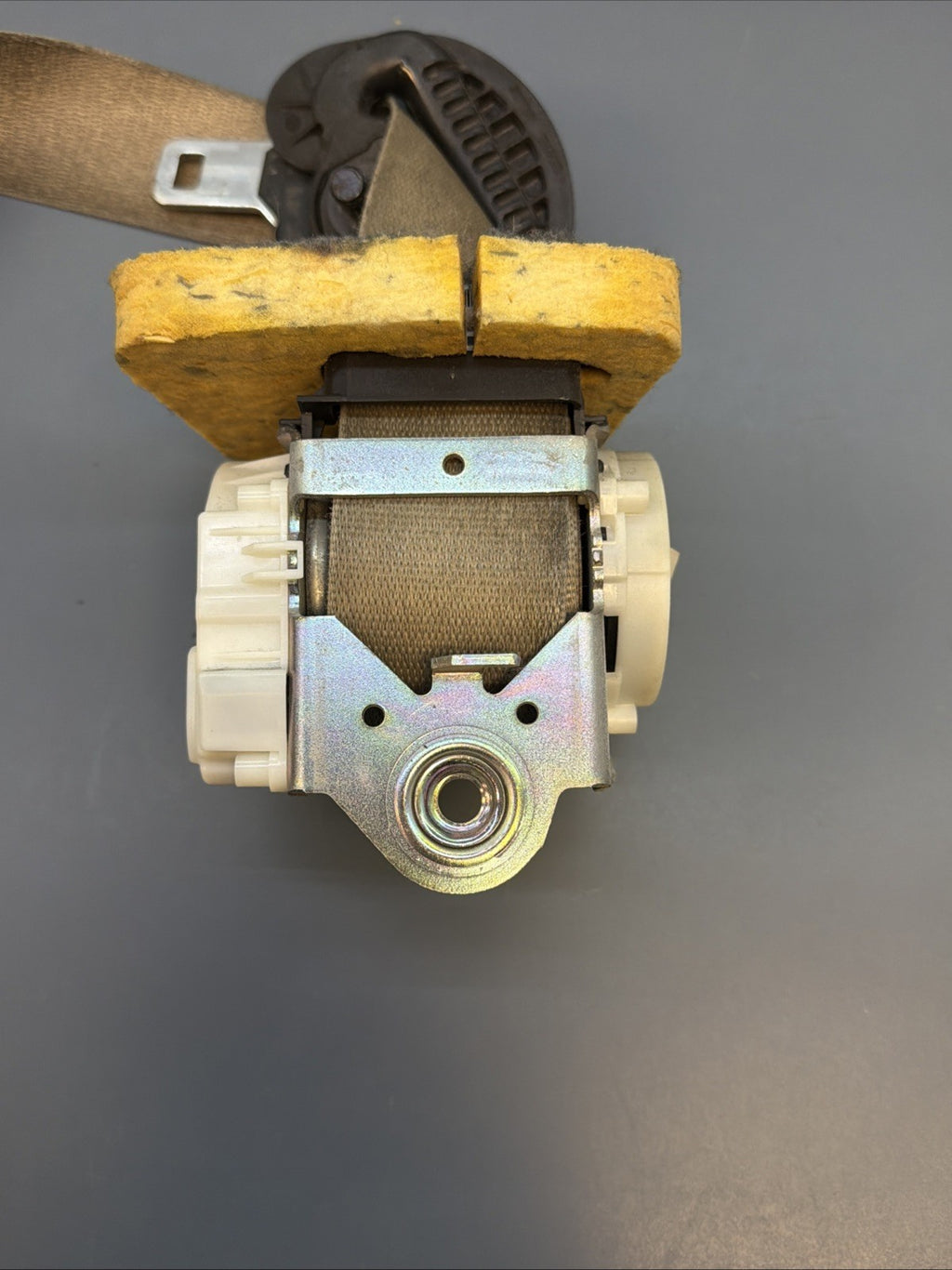 08-13 BMW E92 E93 M3 OEM Coupe Front Left Seat Belt Retractor BEIGE 34023561