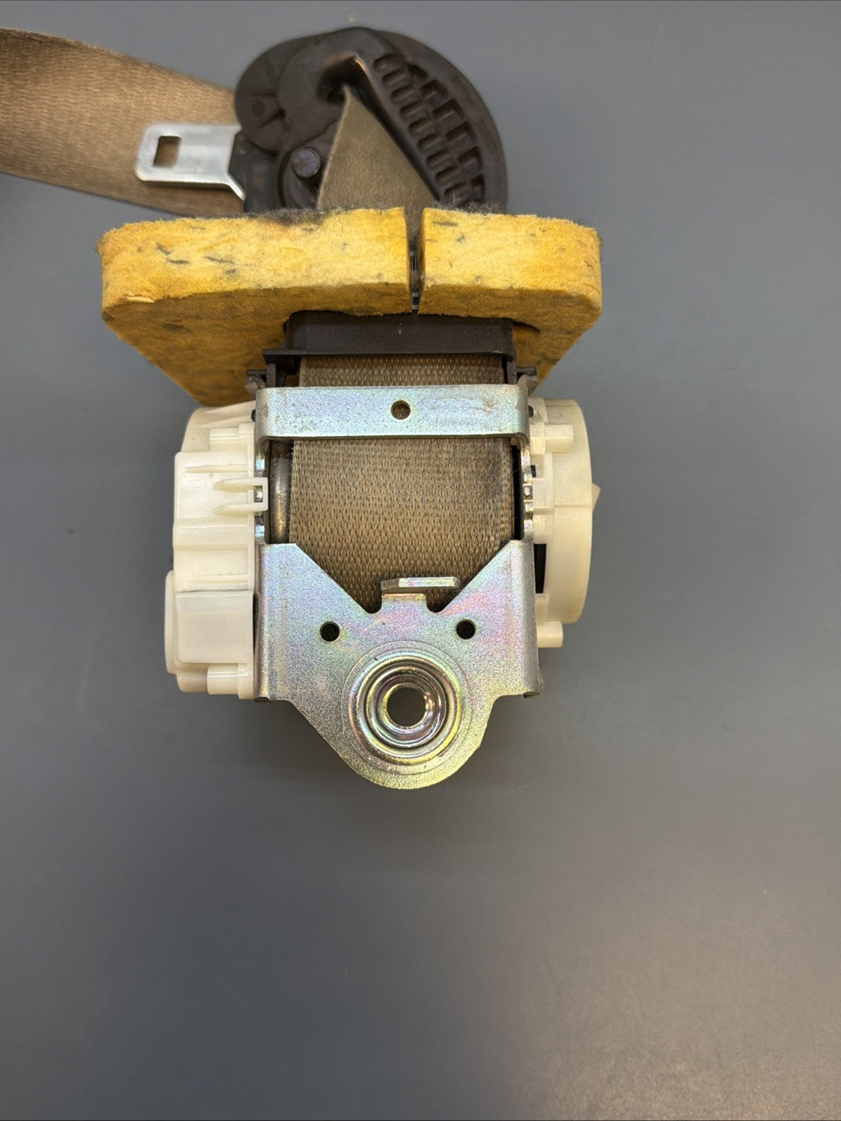 08-13 BMW E92 E93 M3 OEM Coupe Front Left Seat Belt Retractor BEIGE 34023561