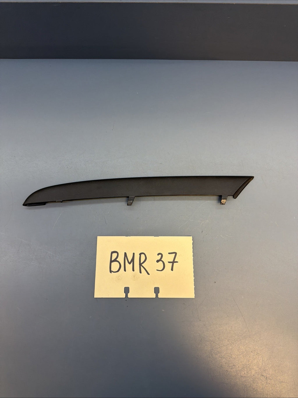 06-08 E90 E91 BMW 328I 335I FRONT BUMPER LOWER LEFT GRILLE INSERT TRIM T0615