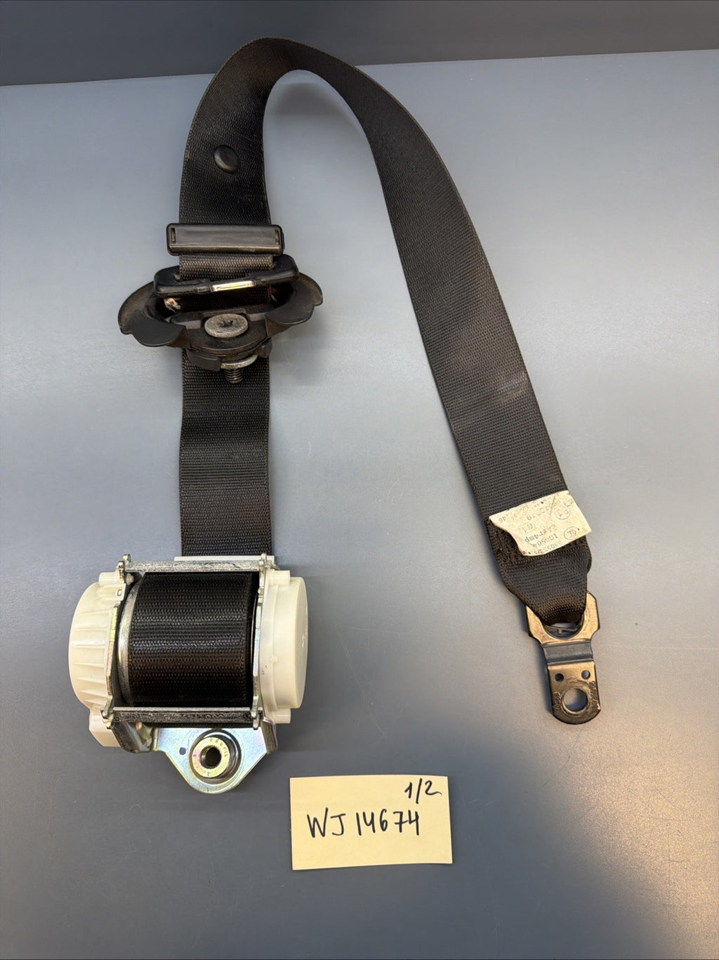 2004 - 2010 BMW X3 E83 FRONT LEFT DRIVER SIDE SEAT BELT STRAP 34003071B OEM