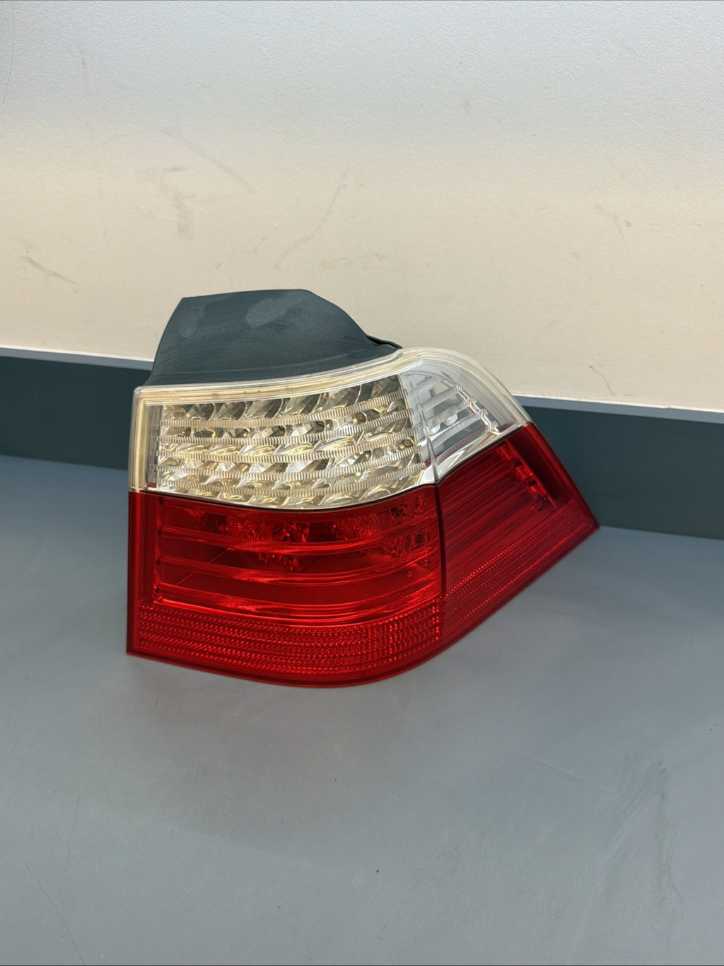08-10 BMW E61 535I 528I LCI WAGON REAR RIGHT OUTER TAIL LIGHT ASSEMBLY 7177696