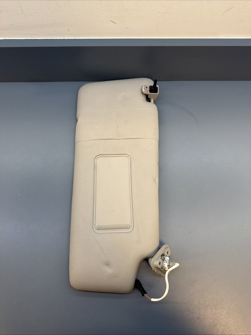 2009 BMW X3 E83 SUN VISOR RIGHT PASSANGER SIDE 8373575